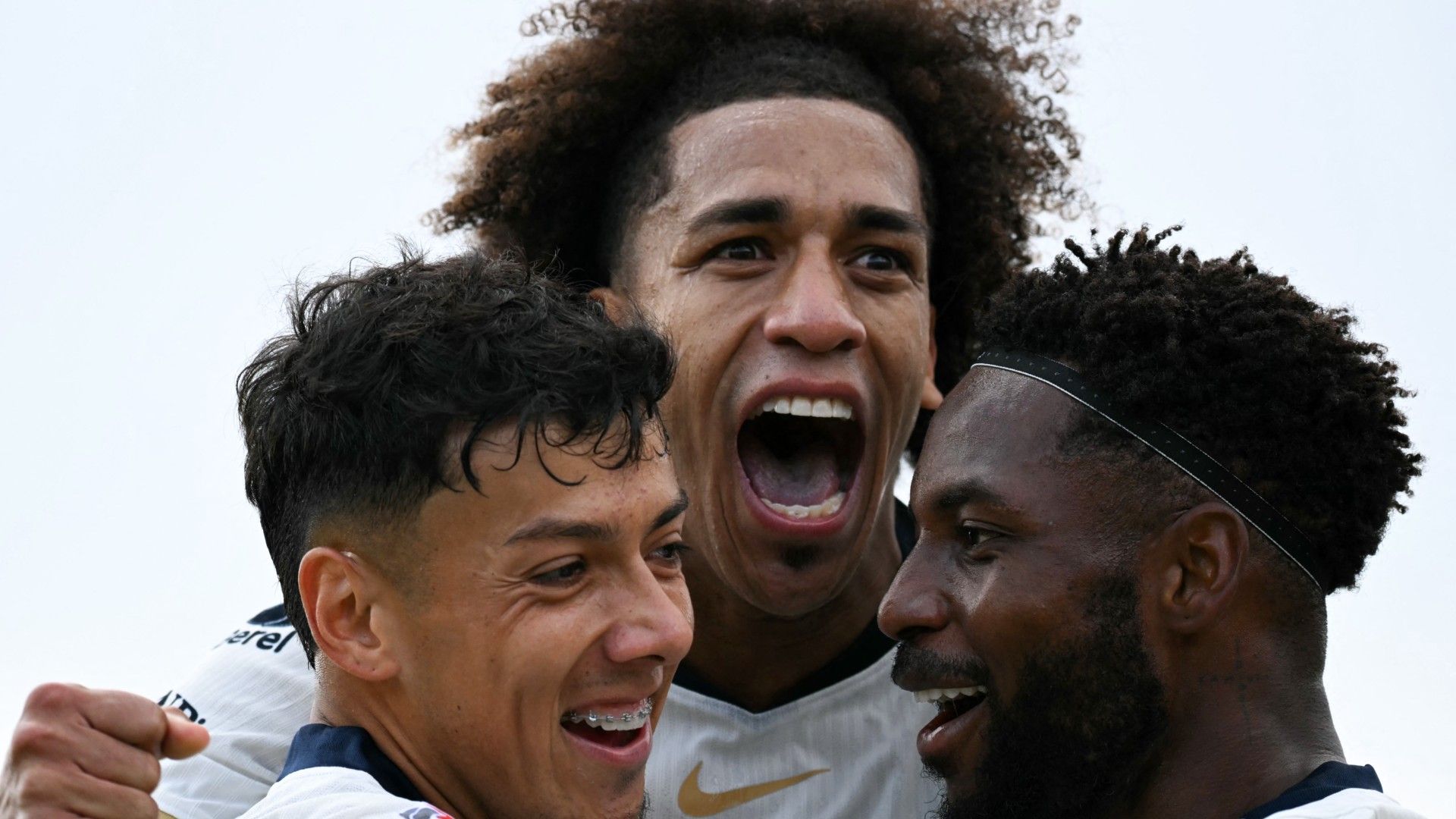 Pumas celebración Apertura 2025 Liga MX