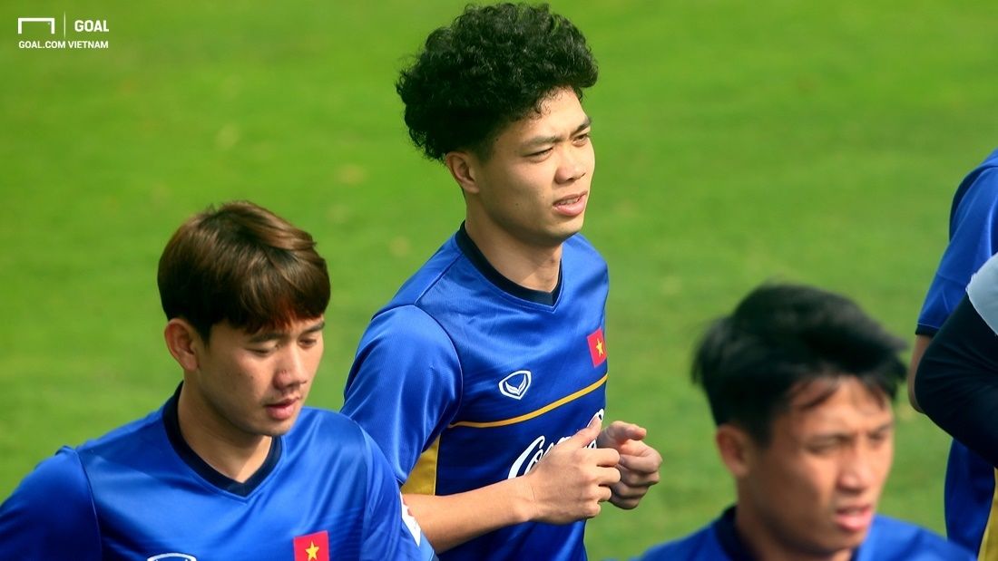 Tuyển Việt Nam tập luyện sáng 21/12