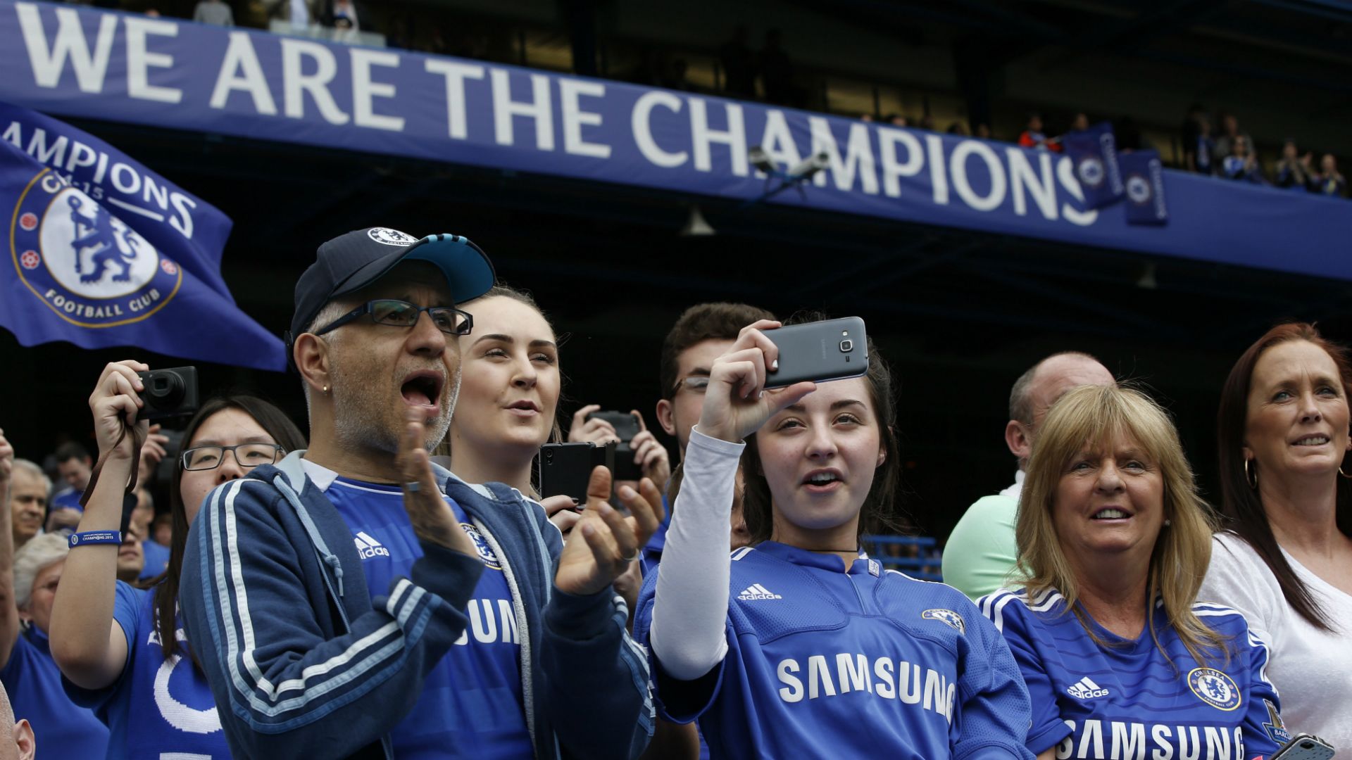 Chelsea fans Premier League 24052015