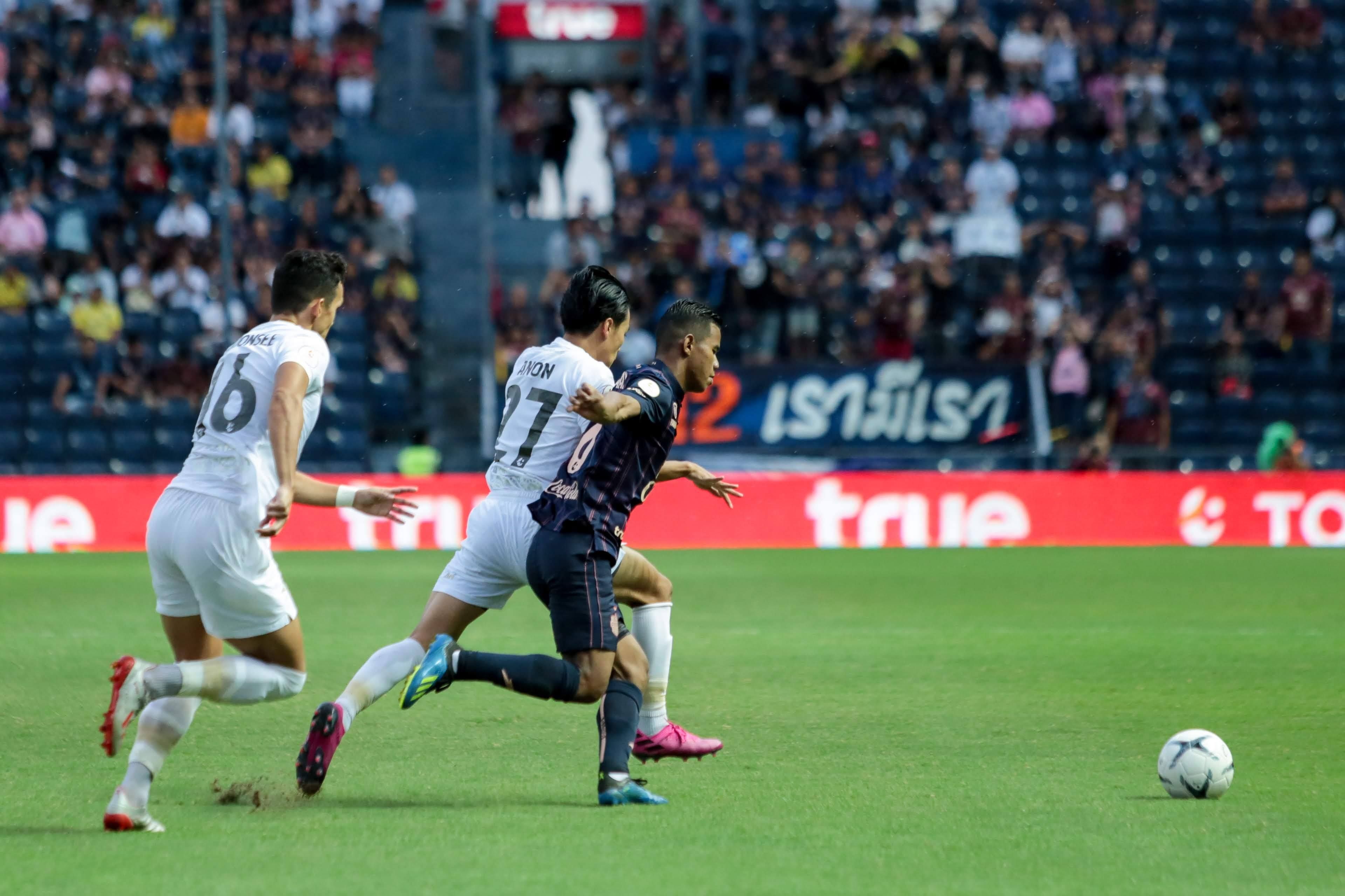 4 แข้งไทยกับอาวุธคู่ใจจาก adidas