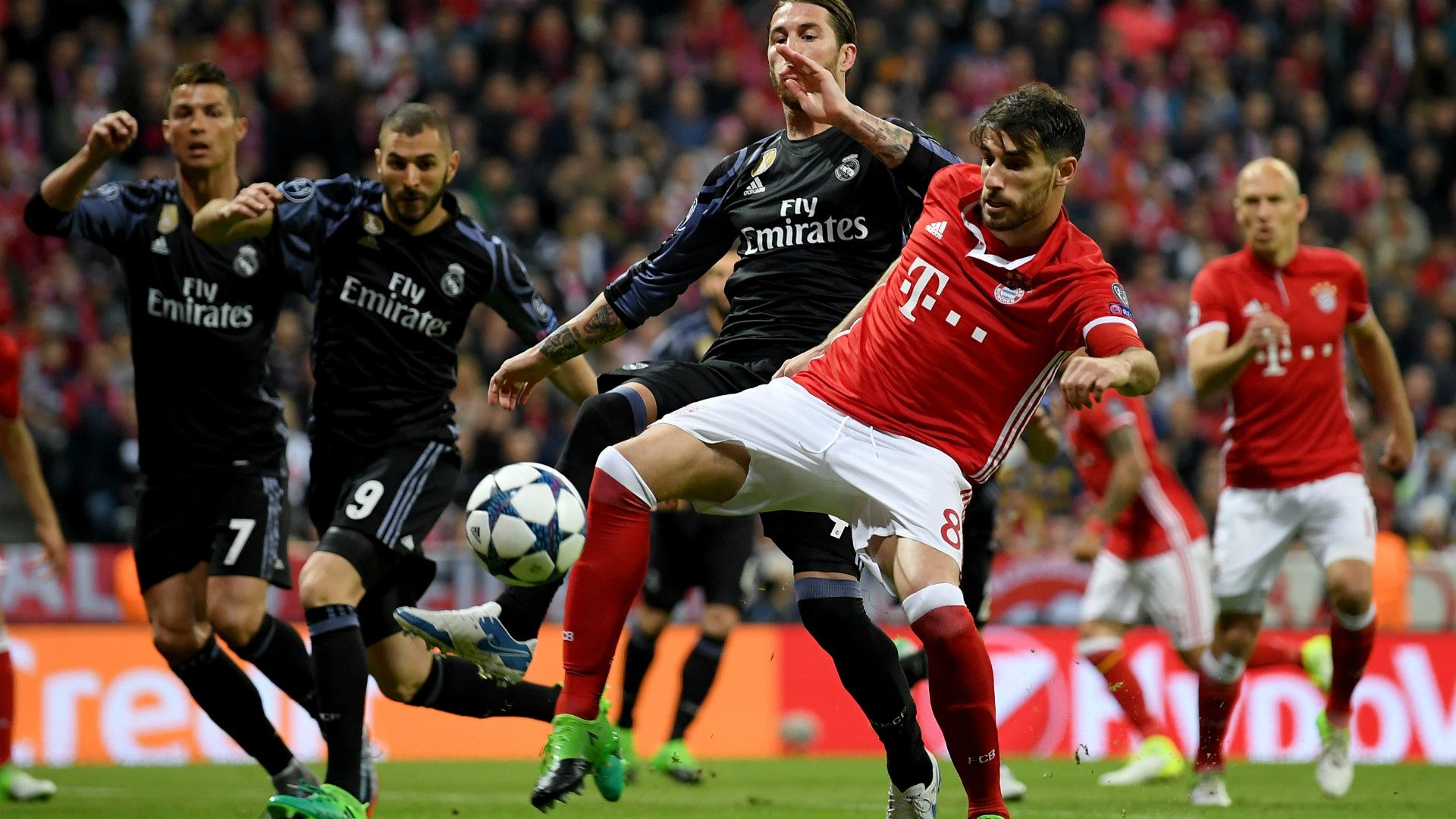 SERGIO RAMOS REAL MADRID JAVI MARTINEZ BAYERN MÜNCHEN UEFA CHAMPIONS LEAGUE 12042017