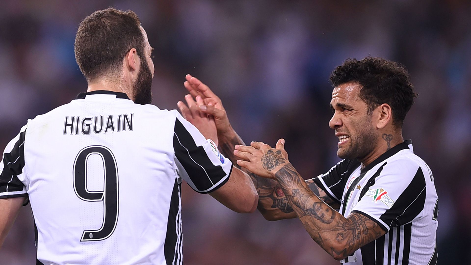 Gonzalo Higuain, Dani Alves, Juventus Turin, 18062017