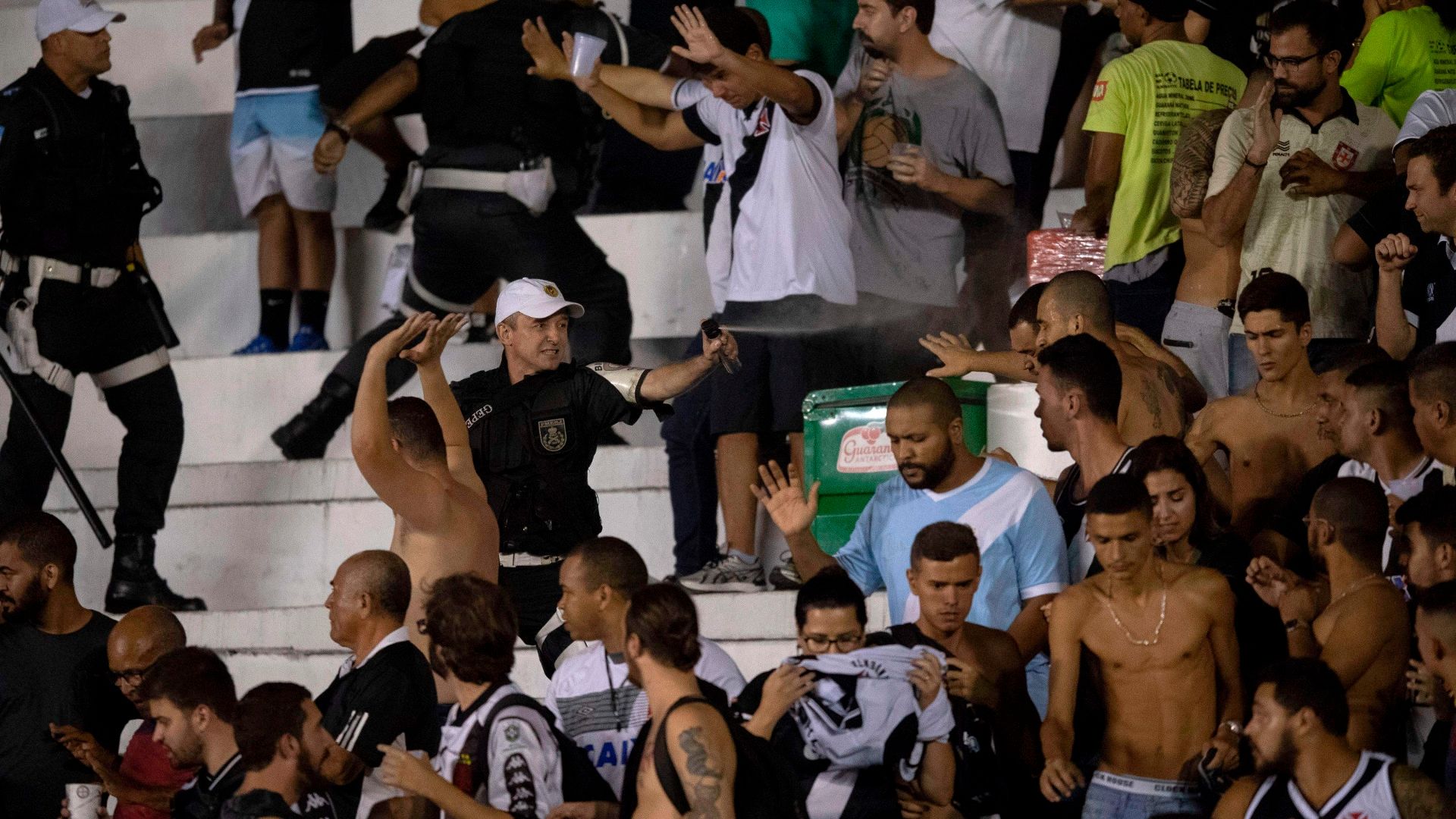 Torcida confusao Vasco Cruzeiro Libertadores 02052018