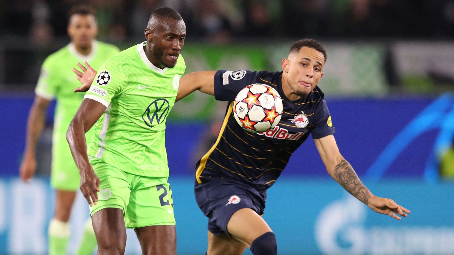 JOSUHA GUILAVOGUI WOLFSBURG NOAH OKAFOR SALZBURG CHAMPIONS LEAGUE 02112021