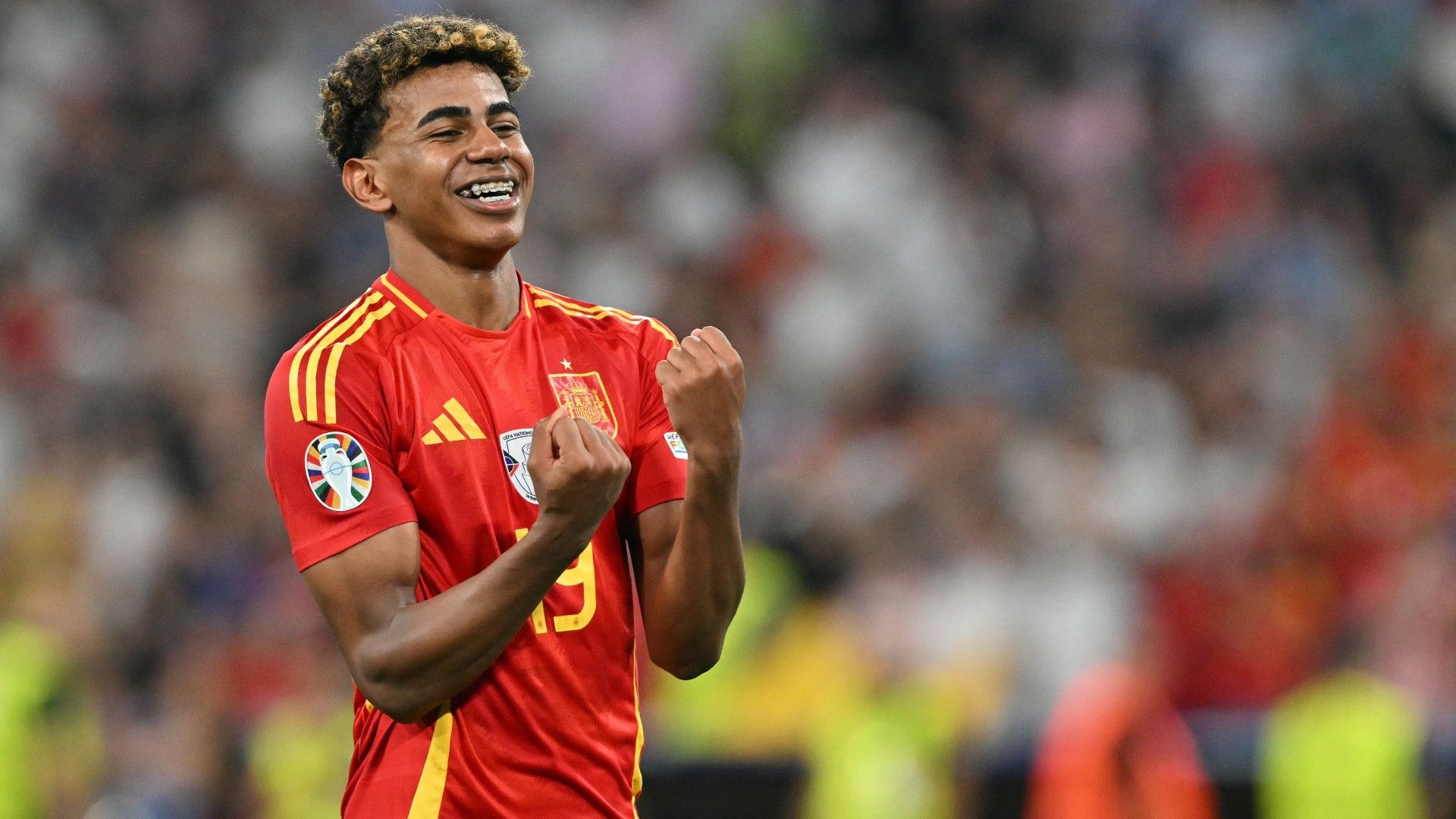 Spain's forward #19 Lamine Yamal celebrates at the end