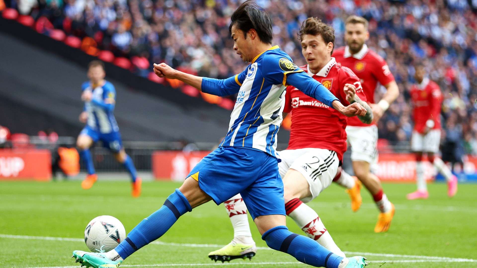 Mitoma-Lindelof-Man-Utd-Brighton