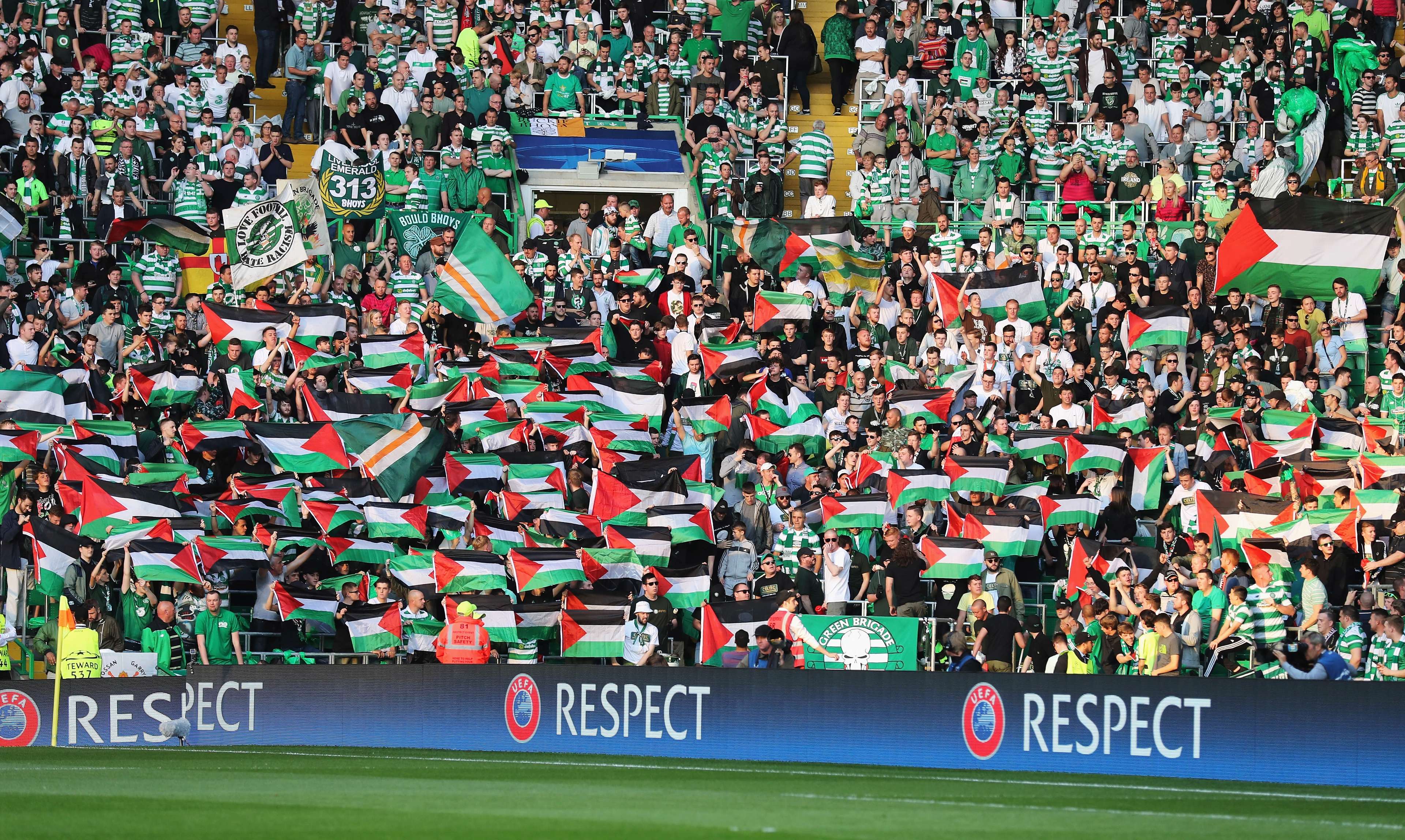 Banderas palestinas en el Celtic Park