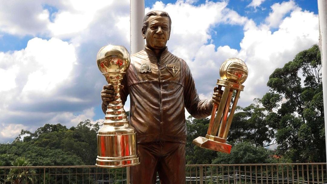 Estátua Telê Santana, no Morumbi