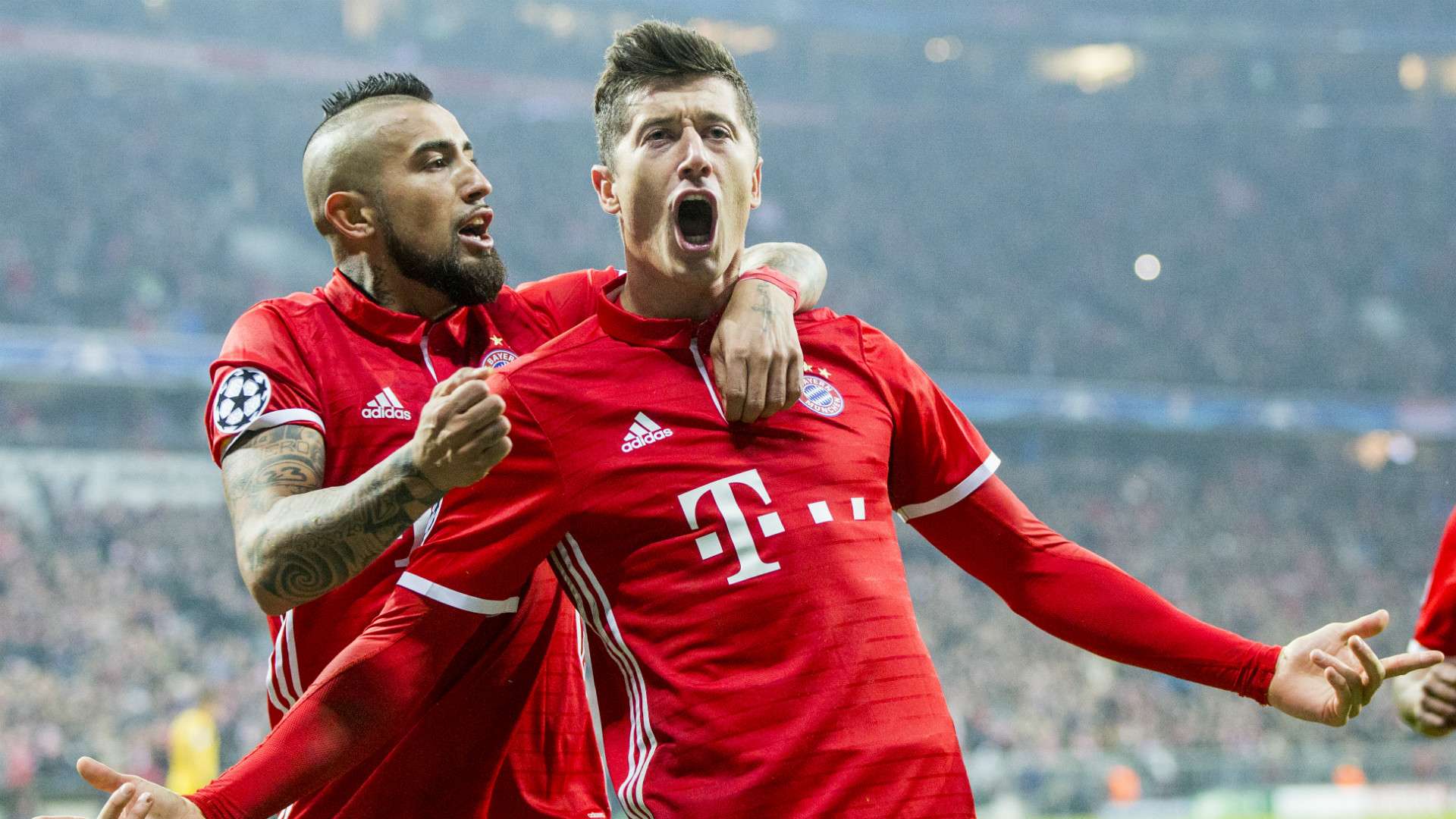 Arturo Vidal Robert Lewandowski Bayern 2017