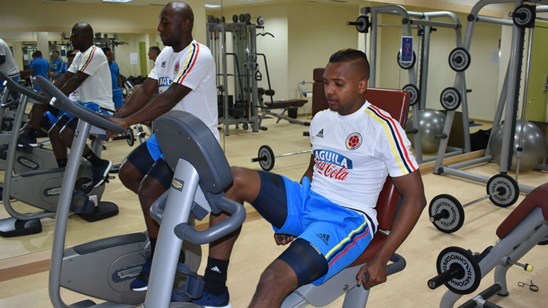 José Izquierdo y Pablo Armero gimnasio Selección Colombia