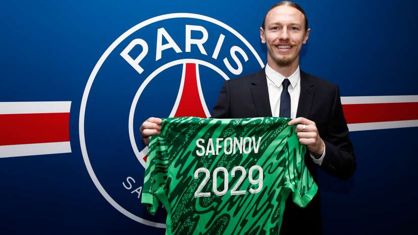 Matvey Safonov signs for PSG and will challenge Donnarumma for the number one shirt