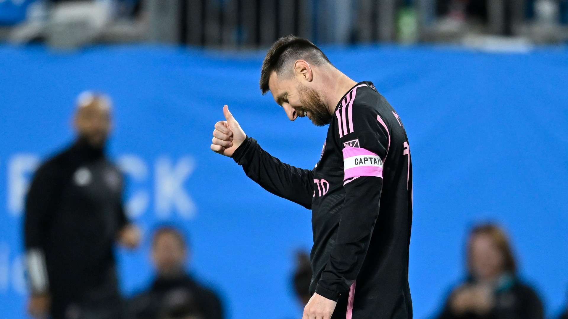 Messi thumb up Inter Miami 2023