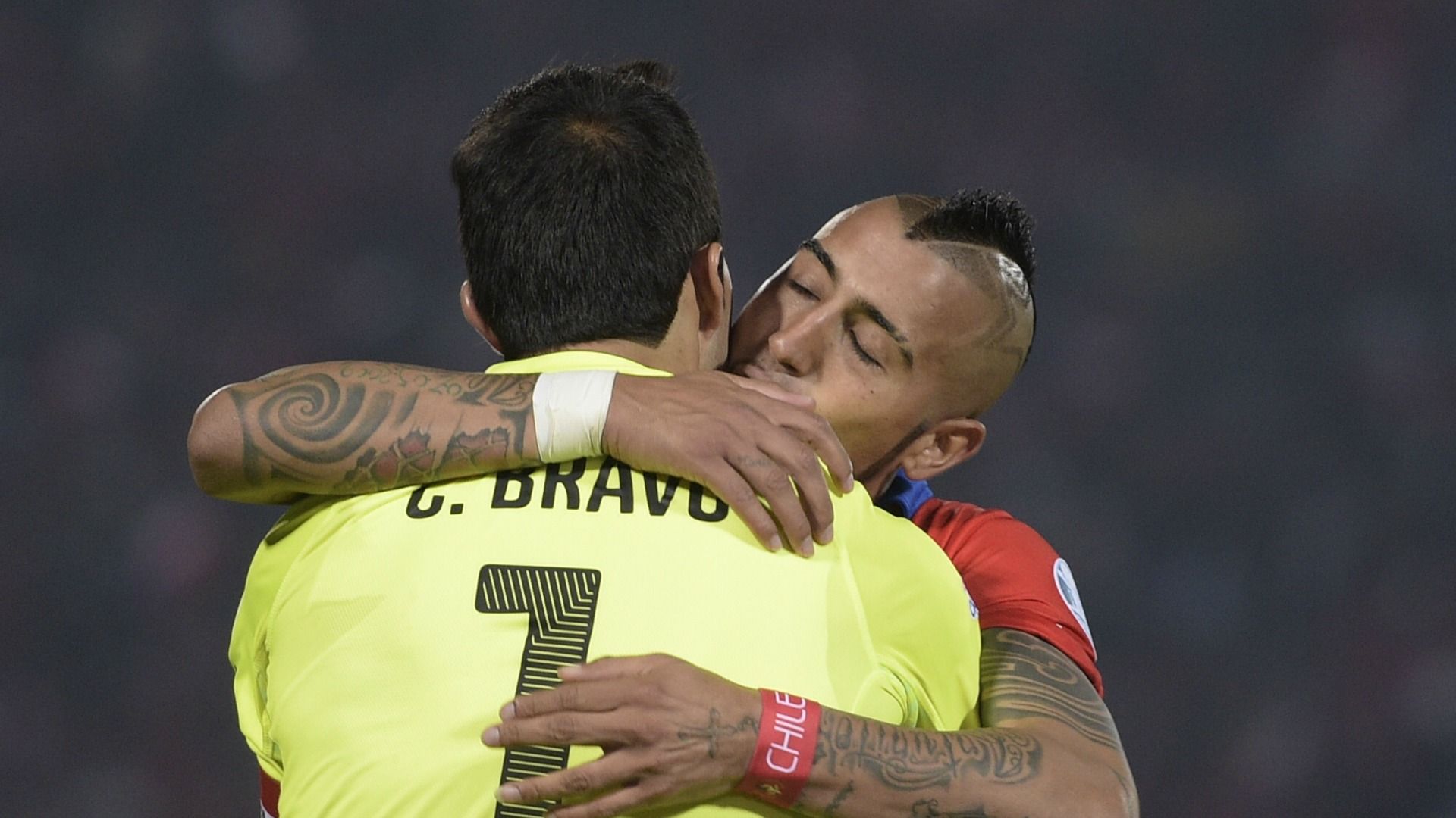 Arturo Vidal - Claudio Bravo