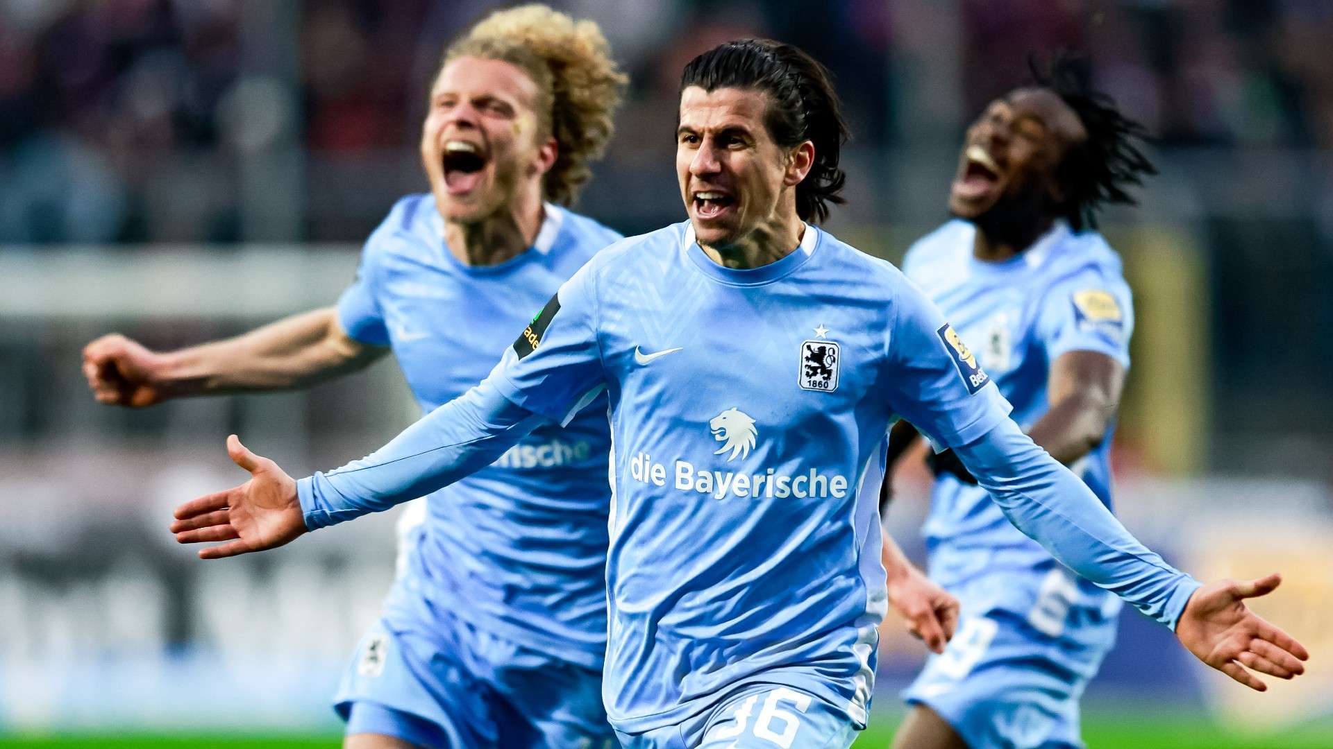 Tunay Deniz and Jesper Verlaat of 1860 are celebrating scoring