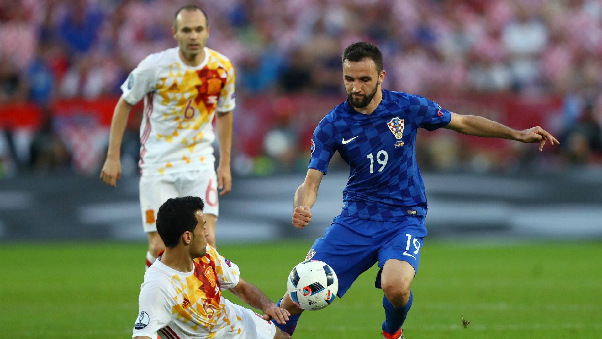 Milan Badelj Sergio Busquets Croatia Spain Euro 2016