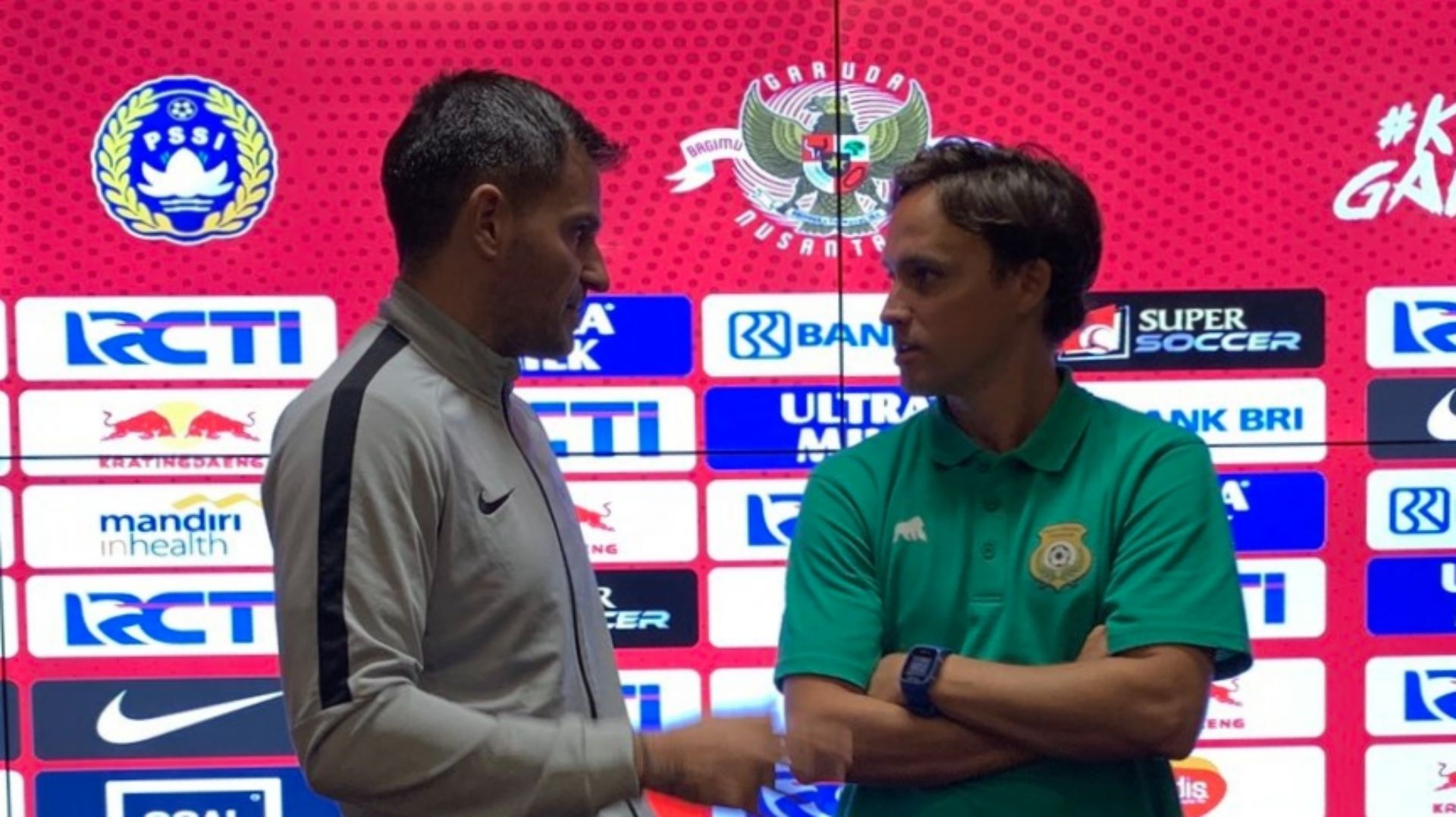 Simon McMenemy & Paul Munster - Timnas Indonesia vs Vanuatu