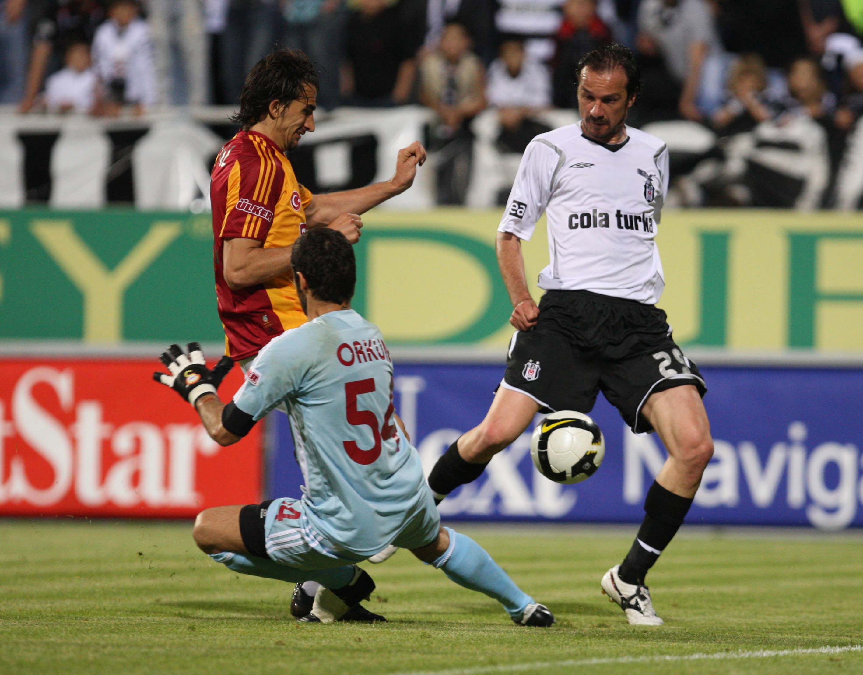 Yusuf Simsek Besiktas Galatasaray Goal Celebration 2009