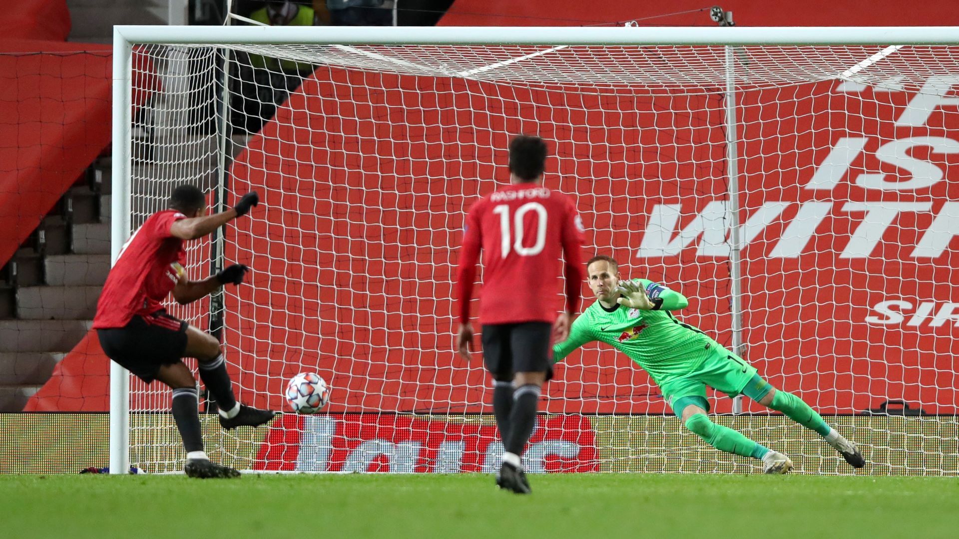 RB Leipzig Gulacsi Save