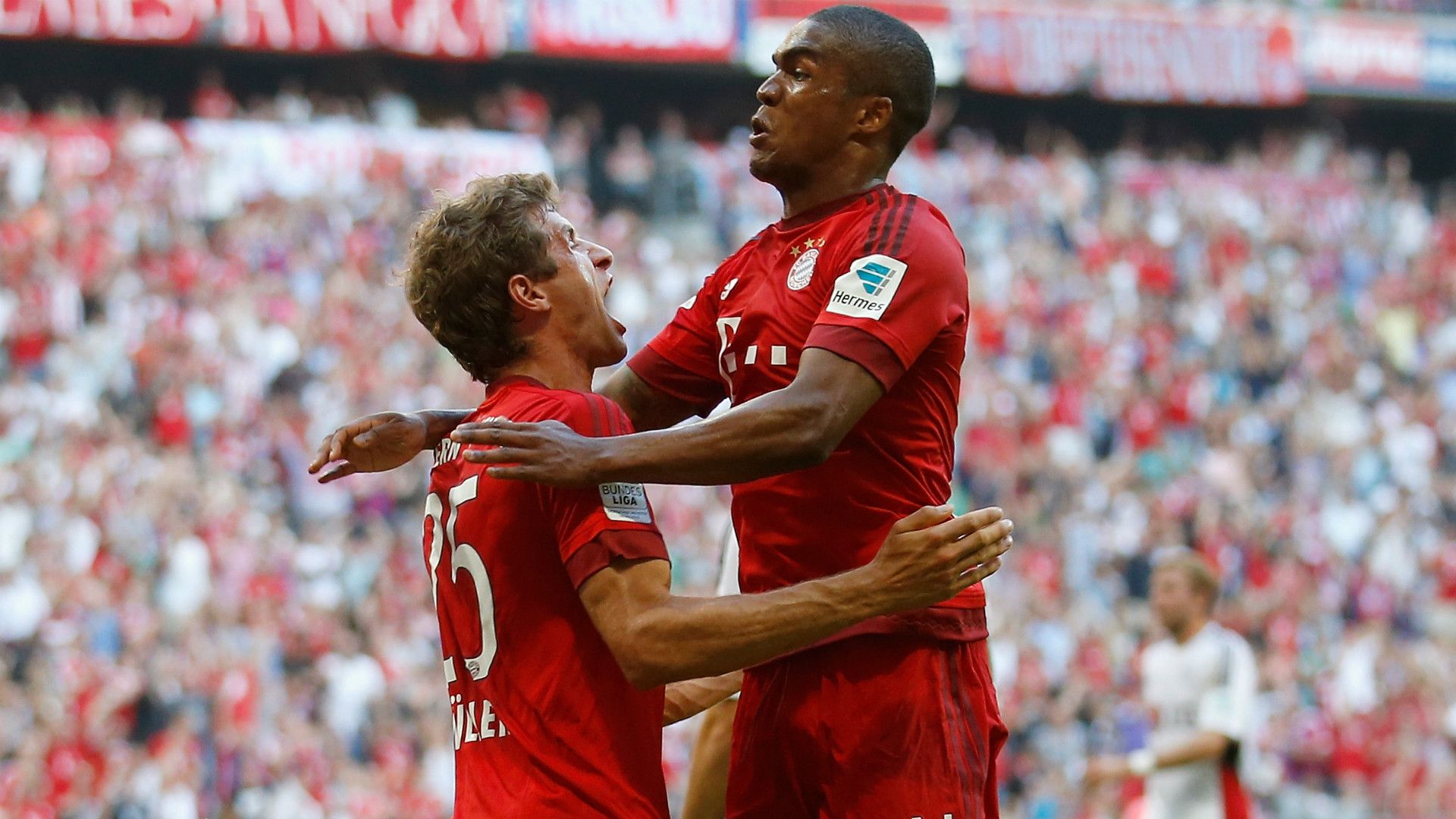 Thomas Müller Douglas Costa Bayern Bundesliga 29082015