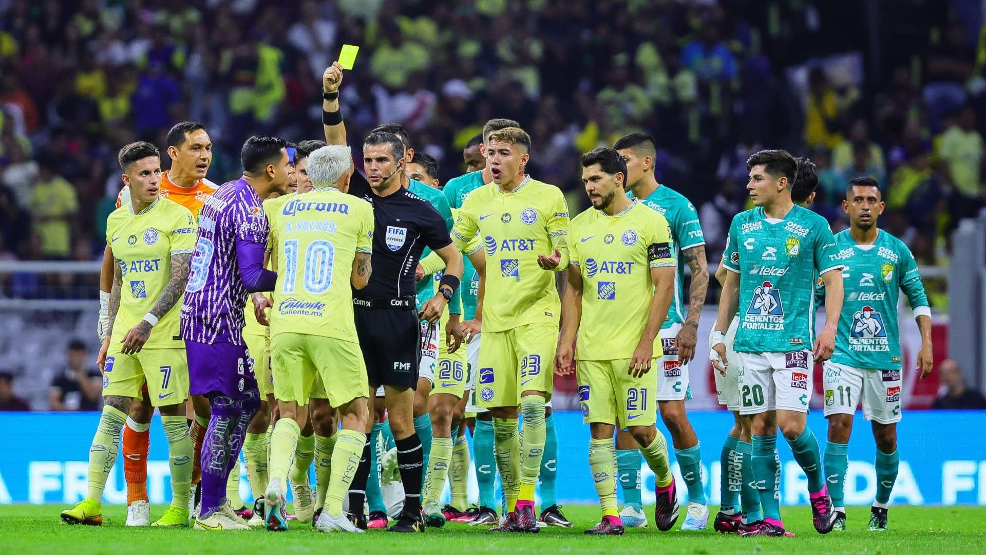 Fernando Hernandez yellow card player America vs Leon 2022-23