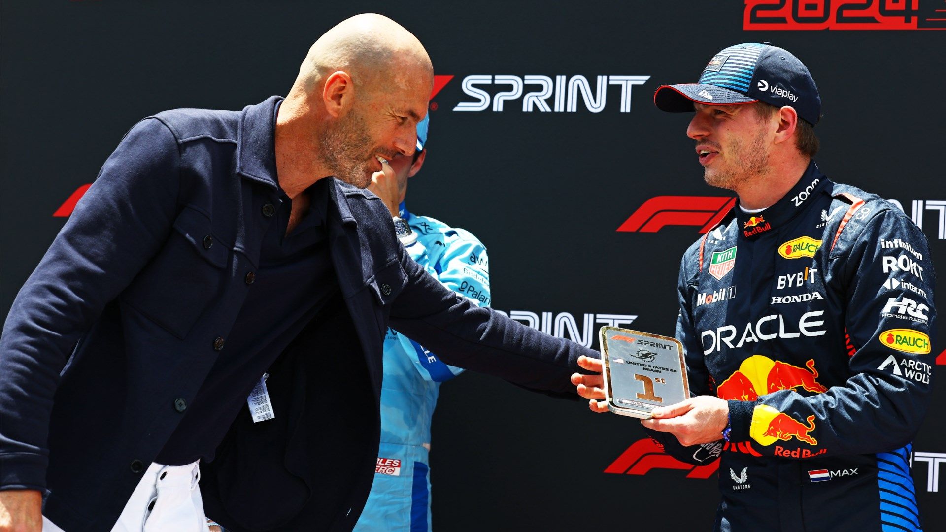 Legenda Real Madrid Zinedine Zidane Beri Penghargaan Buat Superstar Formula One Max Verstappen Di GP Miami