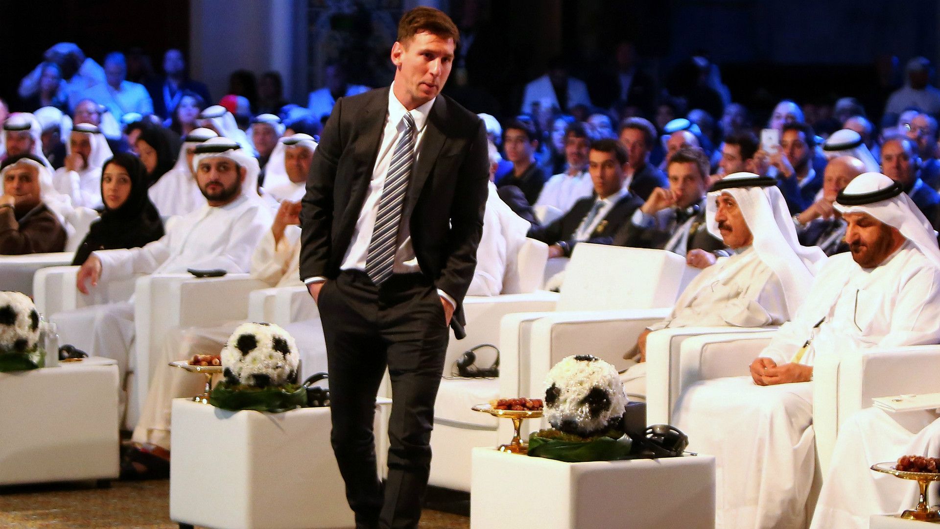 Lionel Messi Barcelona Globe Soccer