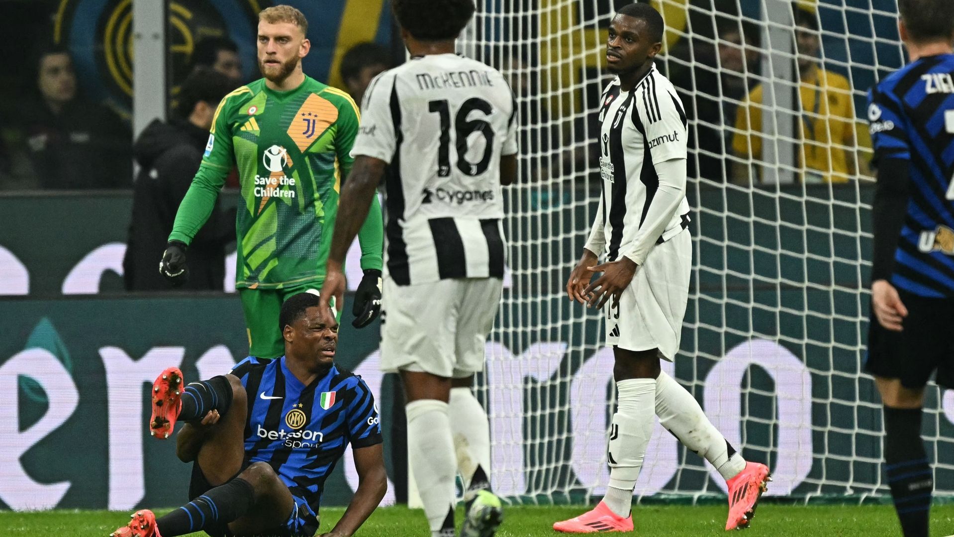 Dumfries Kalulu foul penalty Inter Juventus 27102024