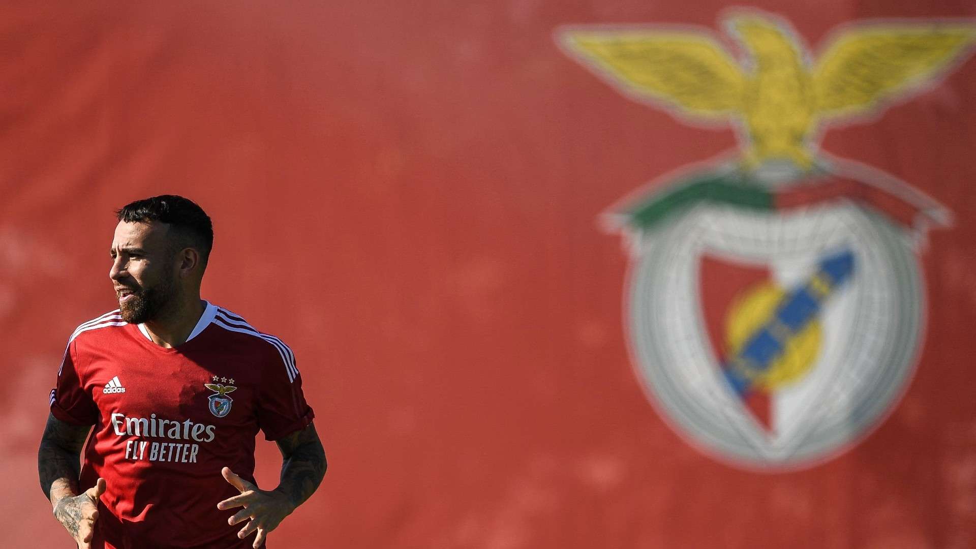 Nicolas-Otamendi-202112140900