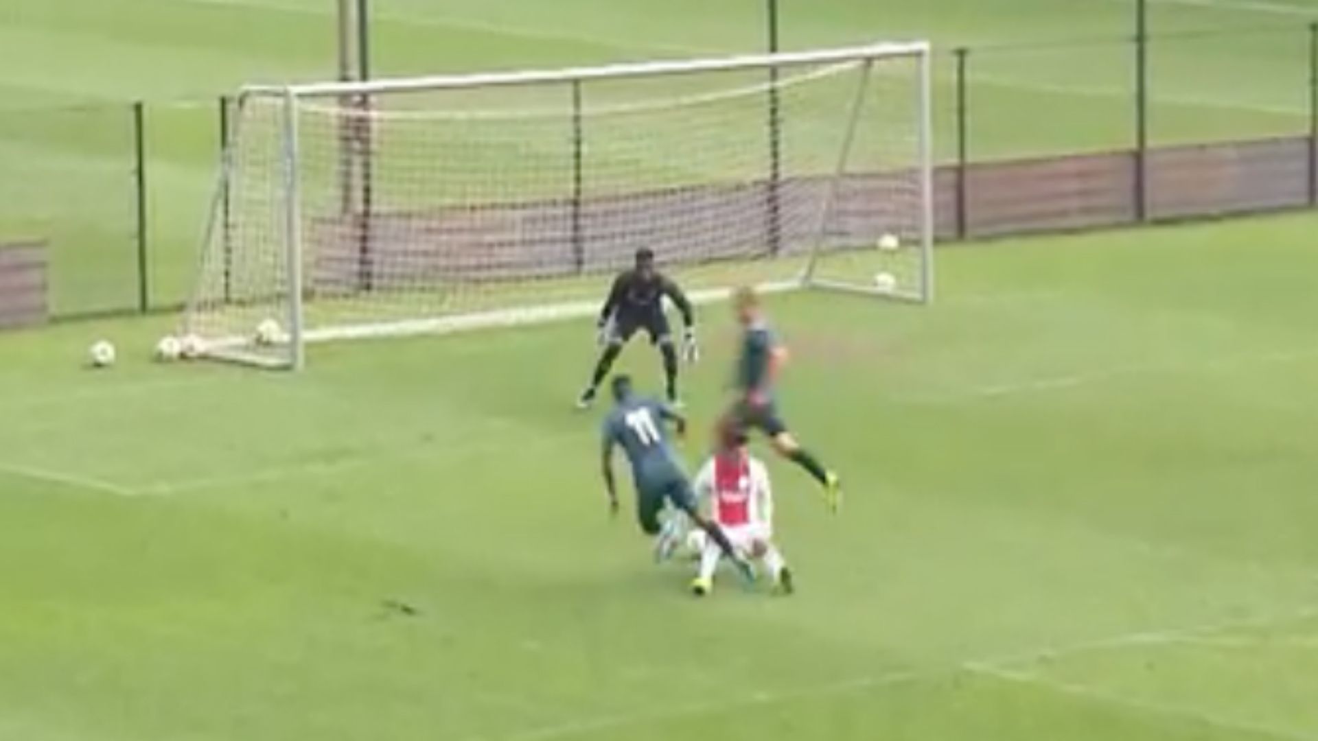 Edson Álvarez penal