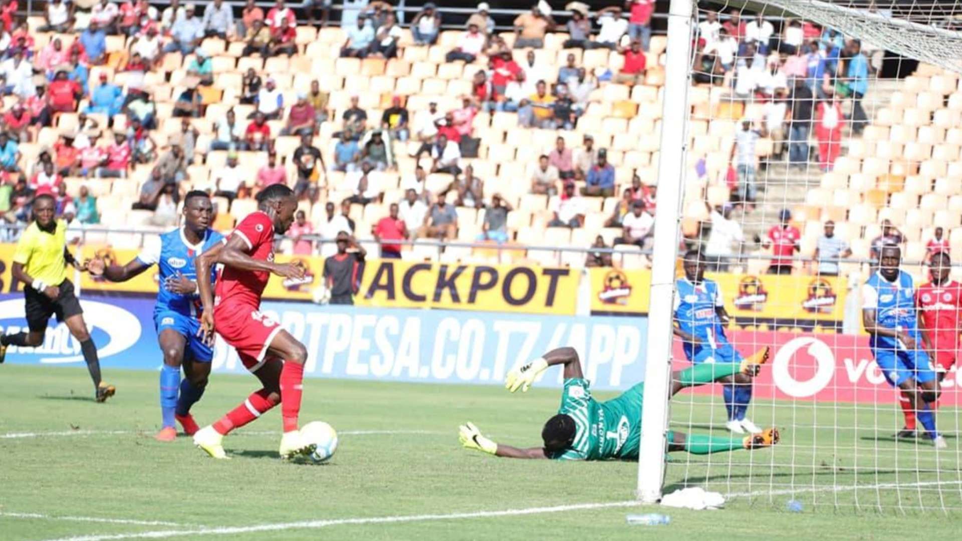 Meddie Kagere scores for Simba SC vs Azam FC.