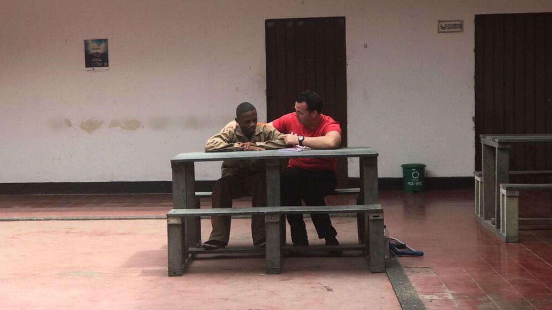 Alexis Viera en la cárcel con su agresor