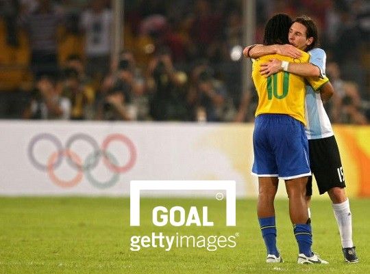 브라질 축구 전설 호나우지뉴(좌)와 아르헨티나 축구 선수 메시(우). 사진=게티이미지