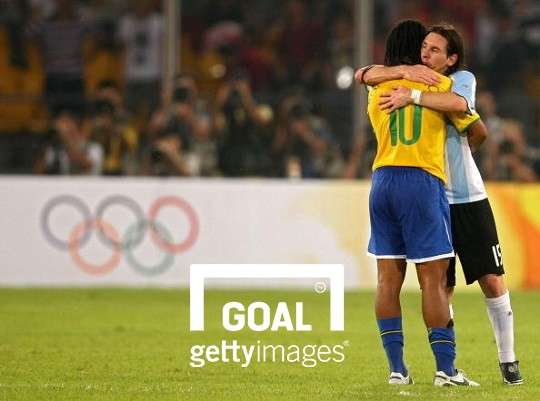 브라질 축구 전설 호나우지뉴(좌)와 아르헨티나 축구 선수 메시(우). 사진=게티이미지
