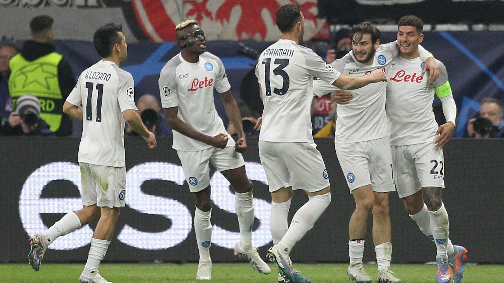 Napoli players celebrating Eintracht Napoli Champions League