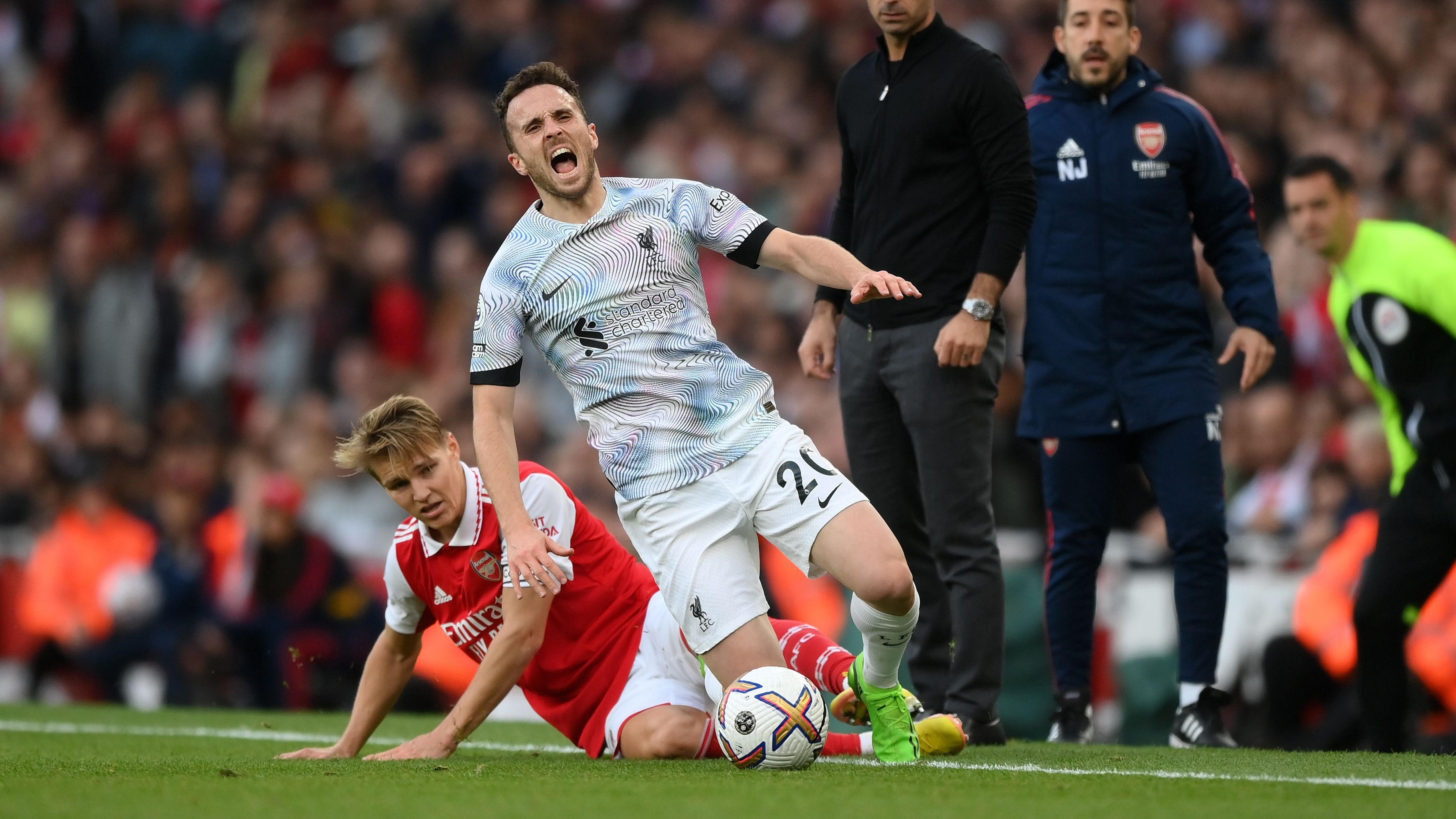 Diogo Jota Martin Odegaard Arsenal Liverpool 2022-23