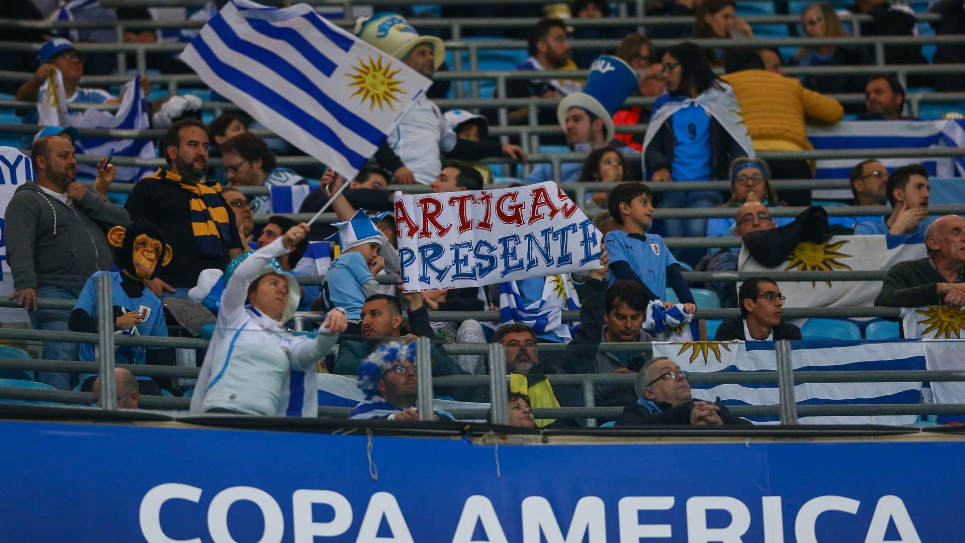 Uruguay supporter 2019-06-27