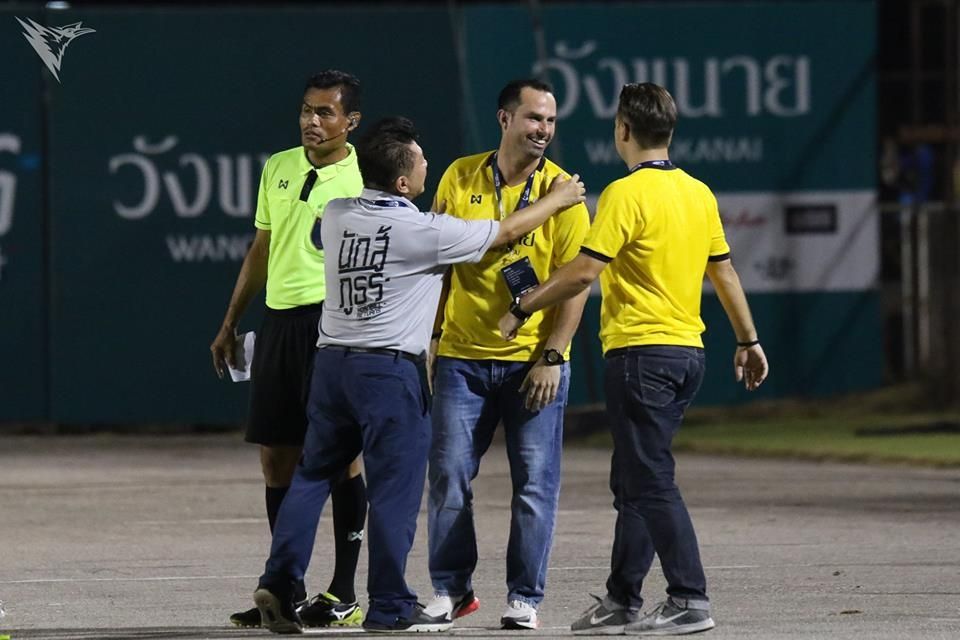 เดนนิส อมาโต้