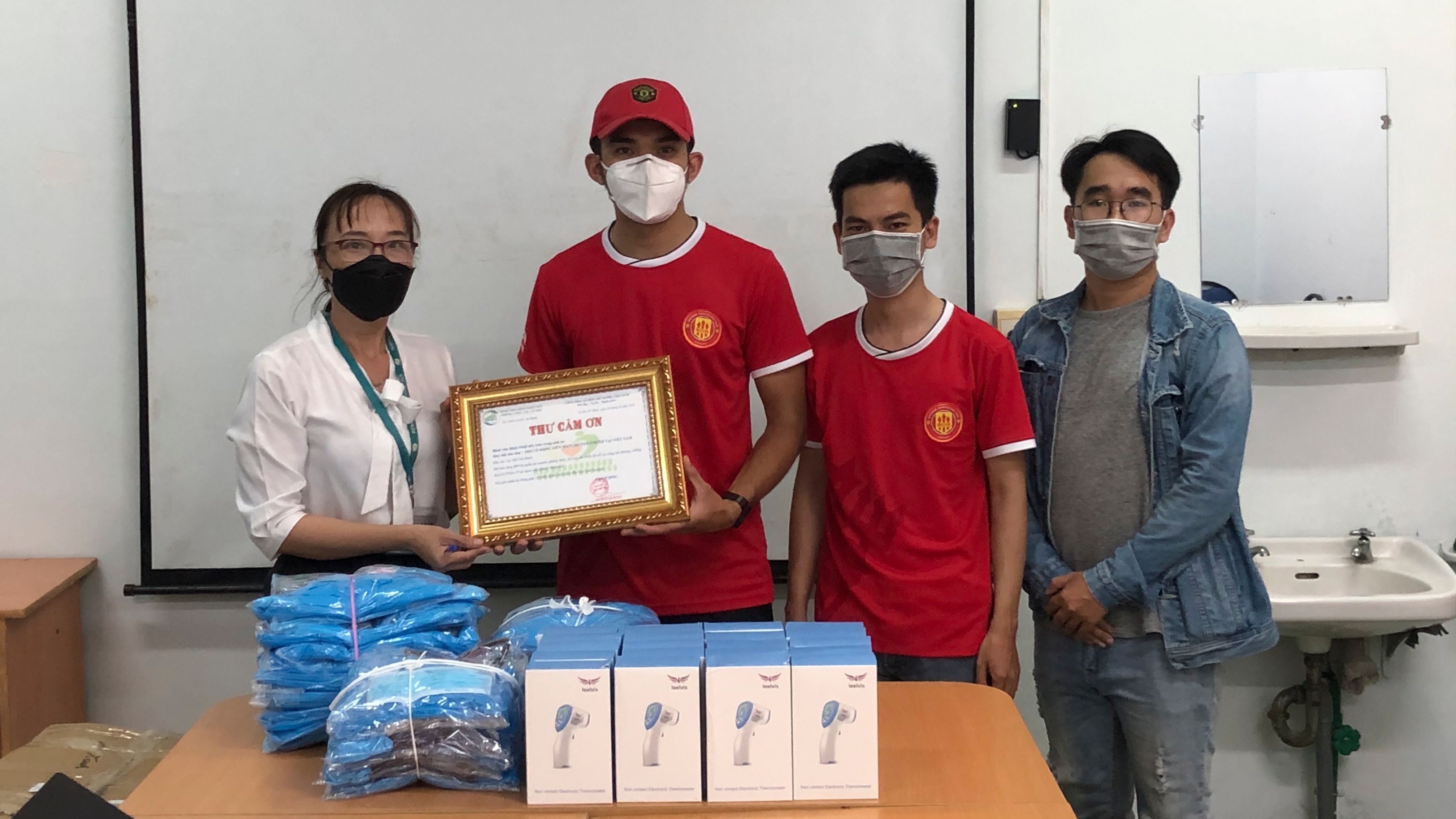Man Utd supporters in Vietnam - MUSVN donation to local hospital