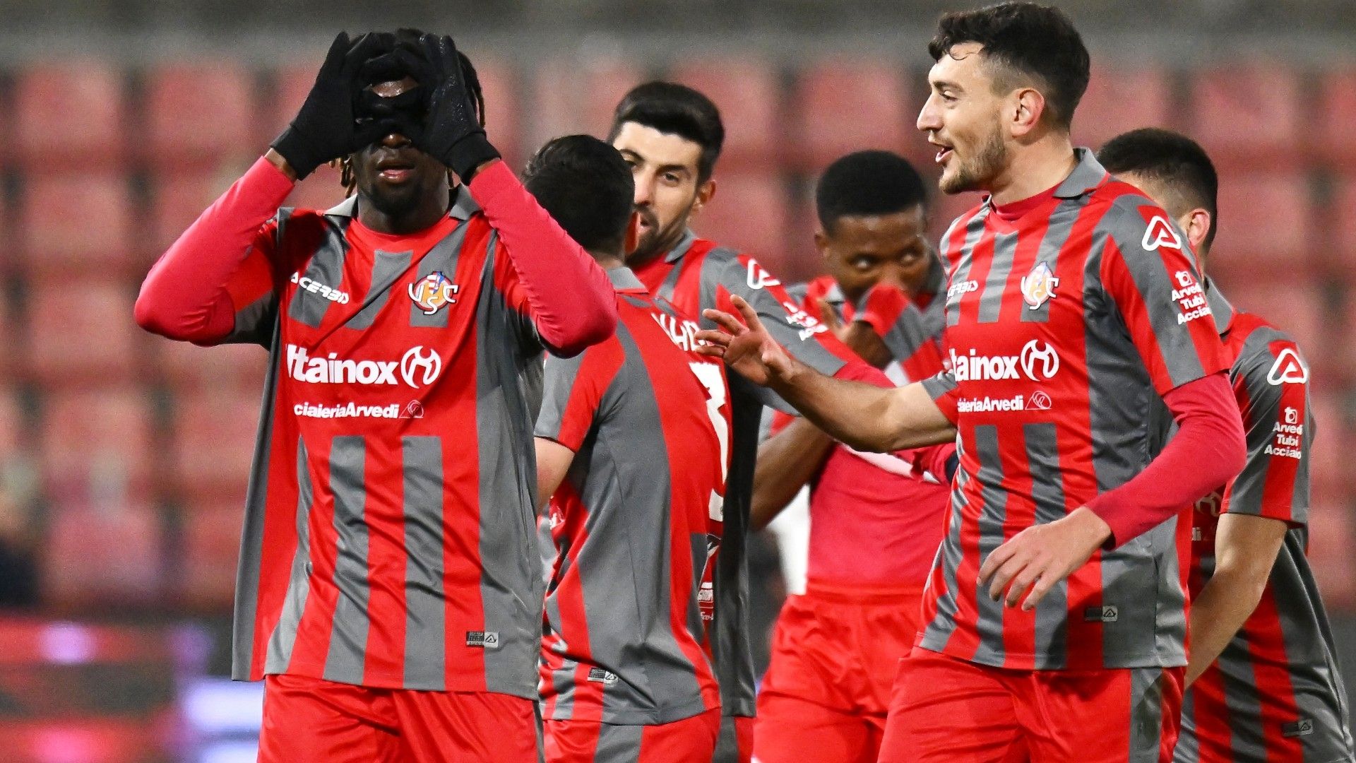 Cremonese celebrates goal against Roma