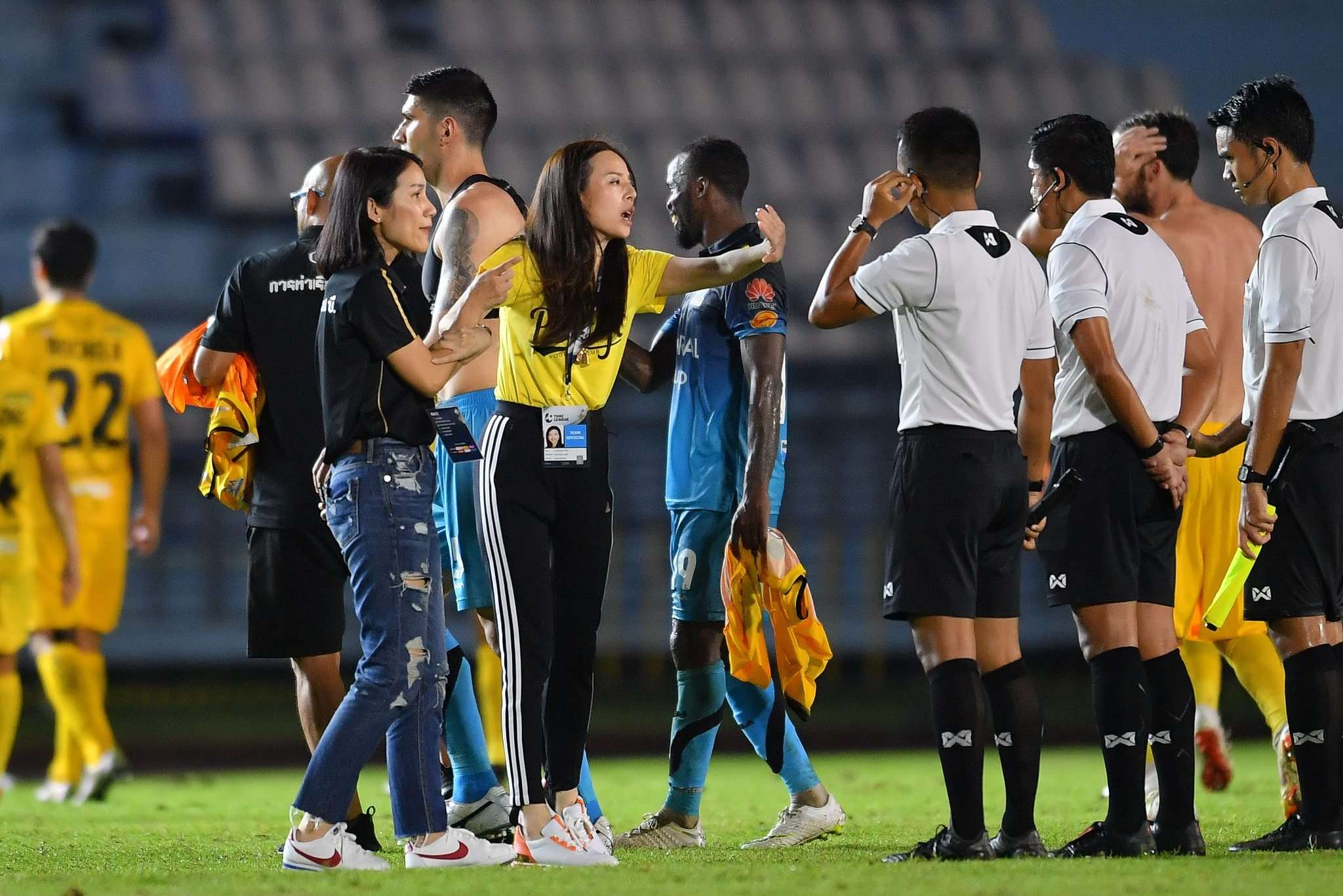 นวลพรรณ ล่ำซำ