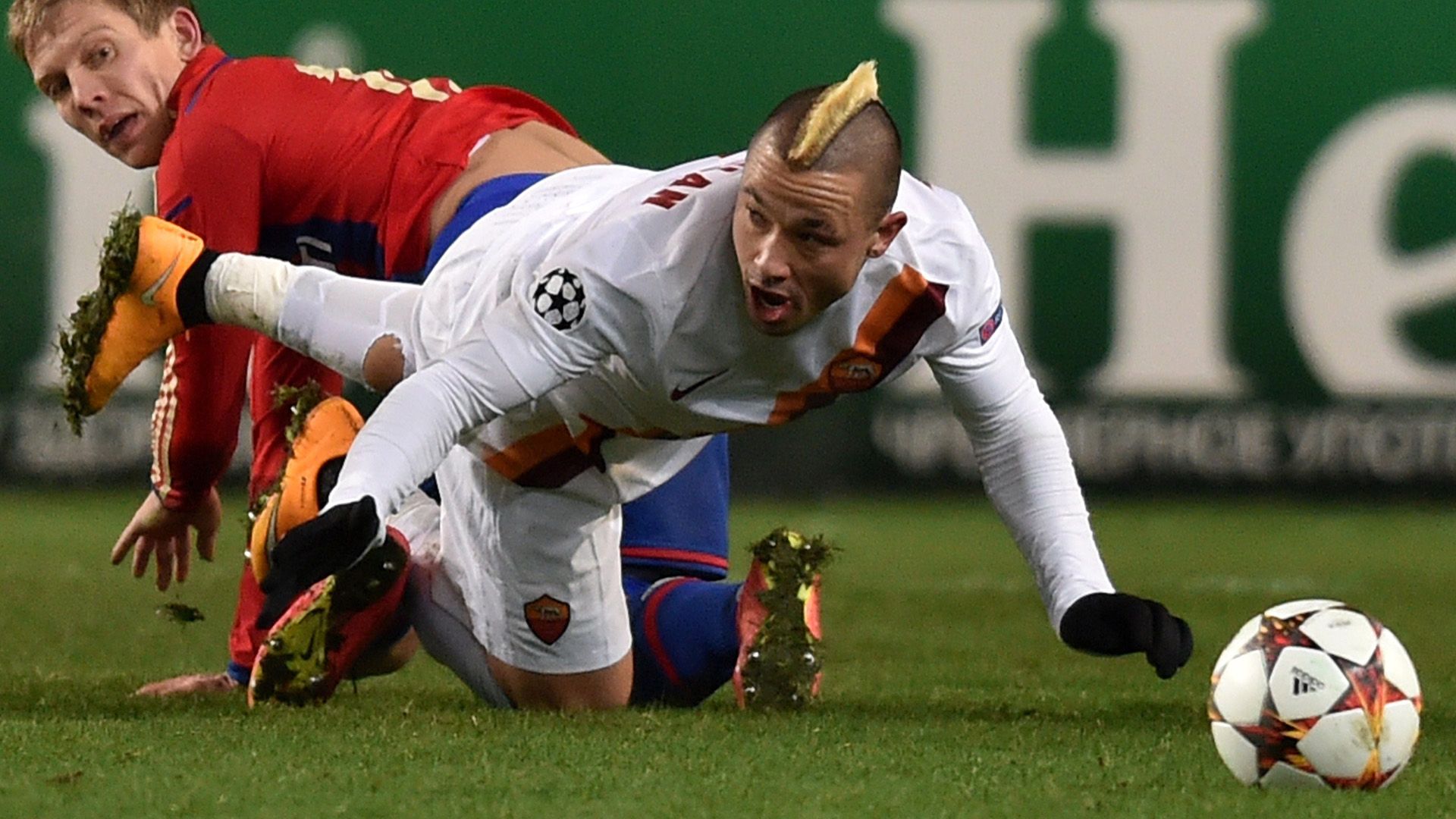 Radja Nainggolan CSKA Roma Champions League