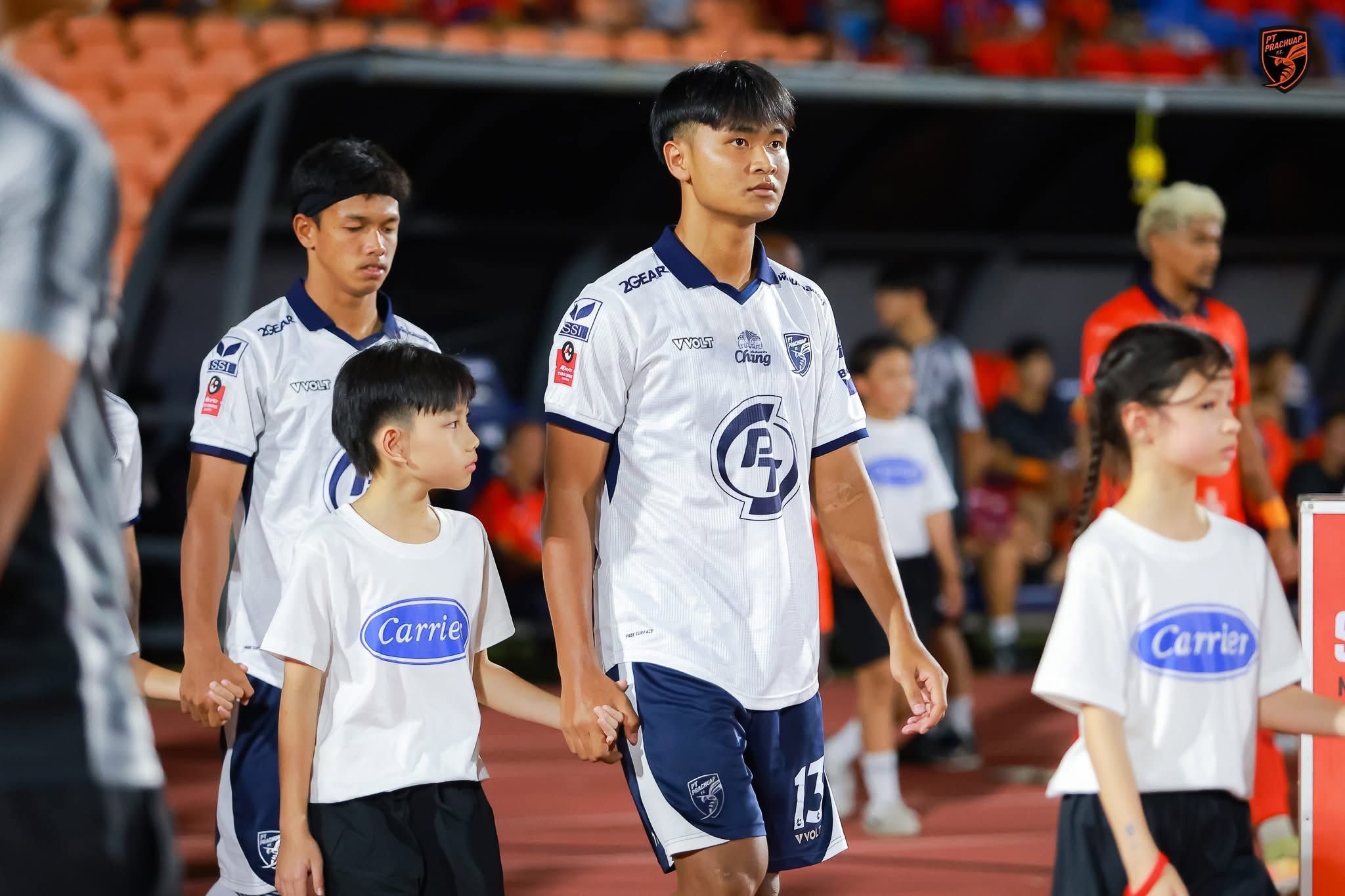 ยศกร บูรพา