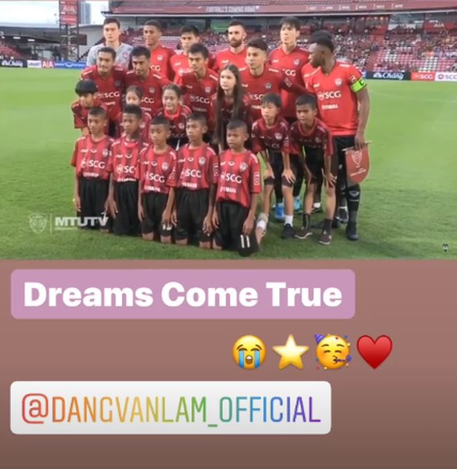 Dang Van Lam and his sister in Muangthong United's match in Thai League 2019