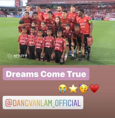 Dang Van Lam and his sister in Muangthong United's match in Thai League 2019