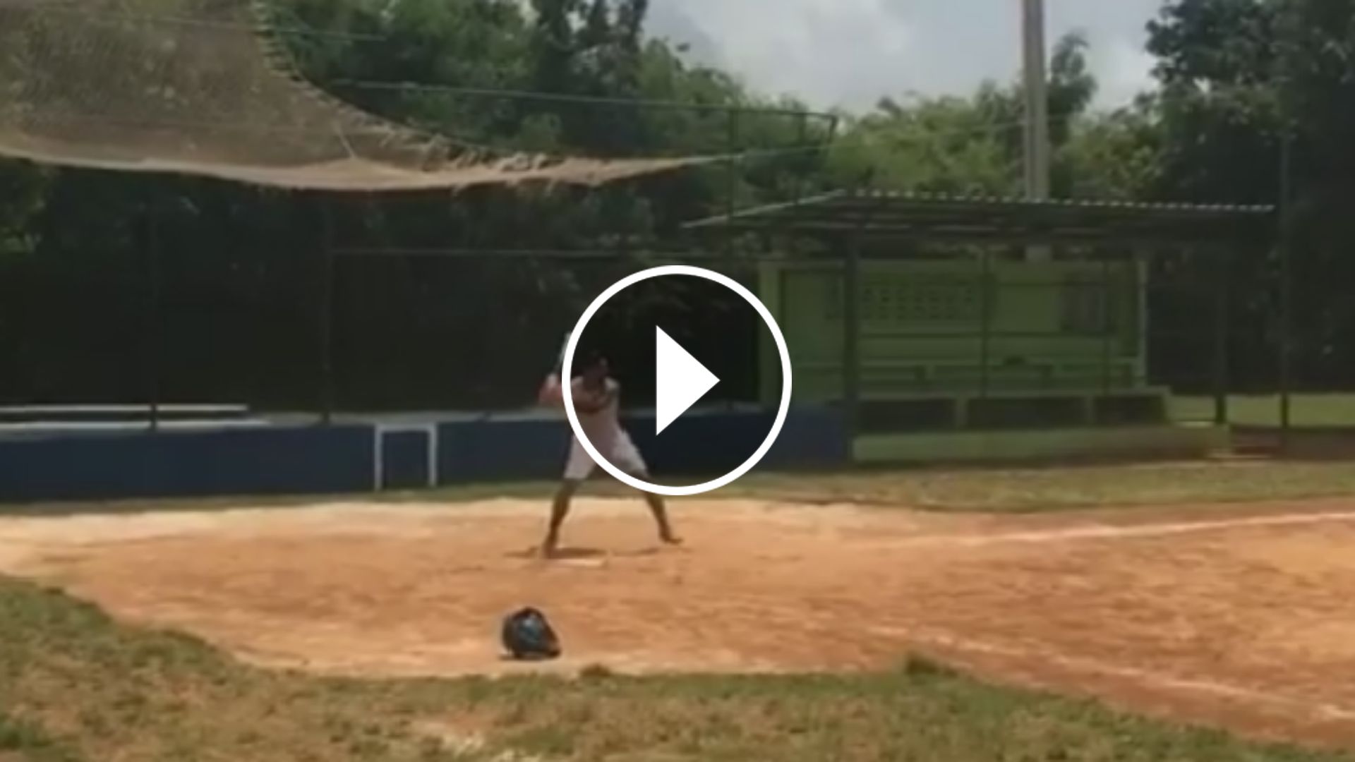 Falcao juega al Baseball