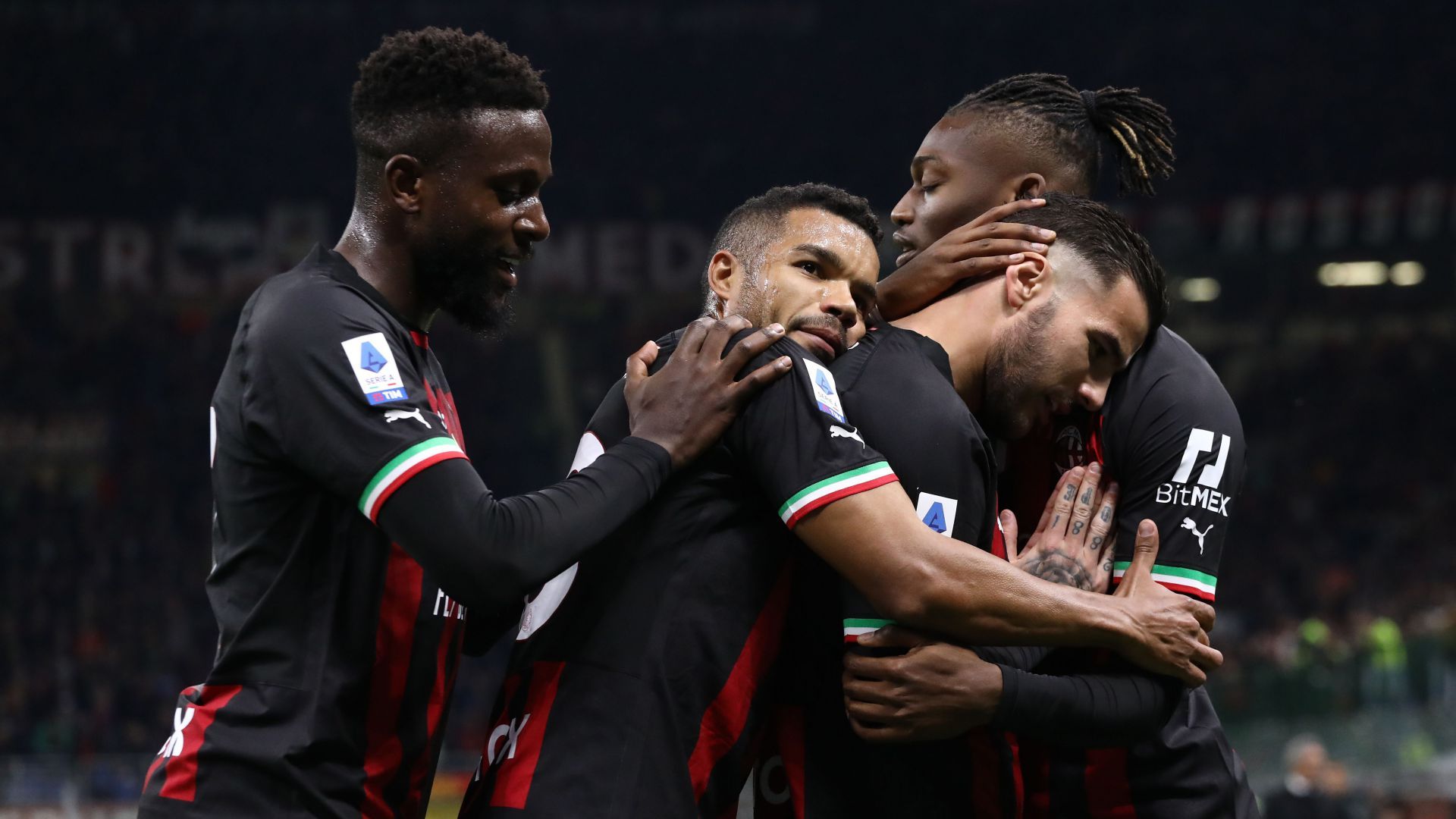 Milan players celebrating Milan Spezia Serie A
