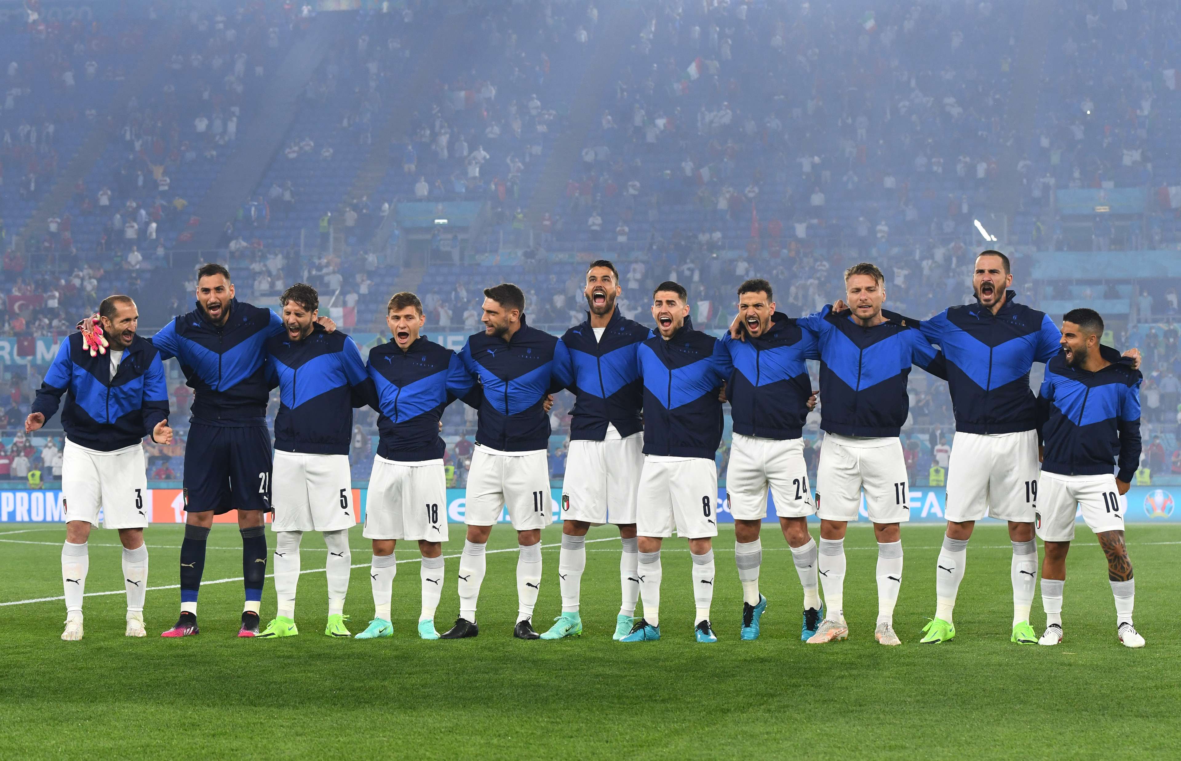 layers of Italy sing the national anthem prior vs. Turkey 06/11/21