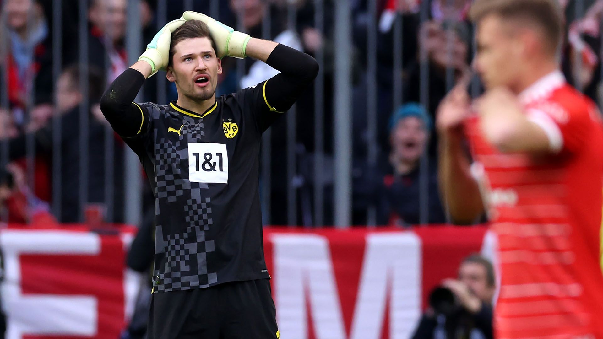 Gregor Kobel Dortmund 2022-23