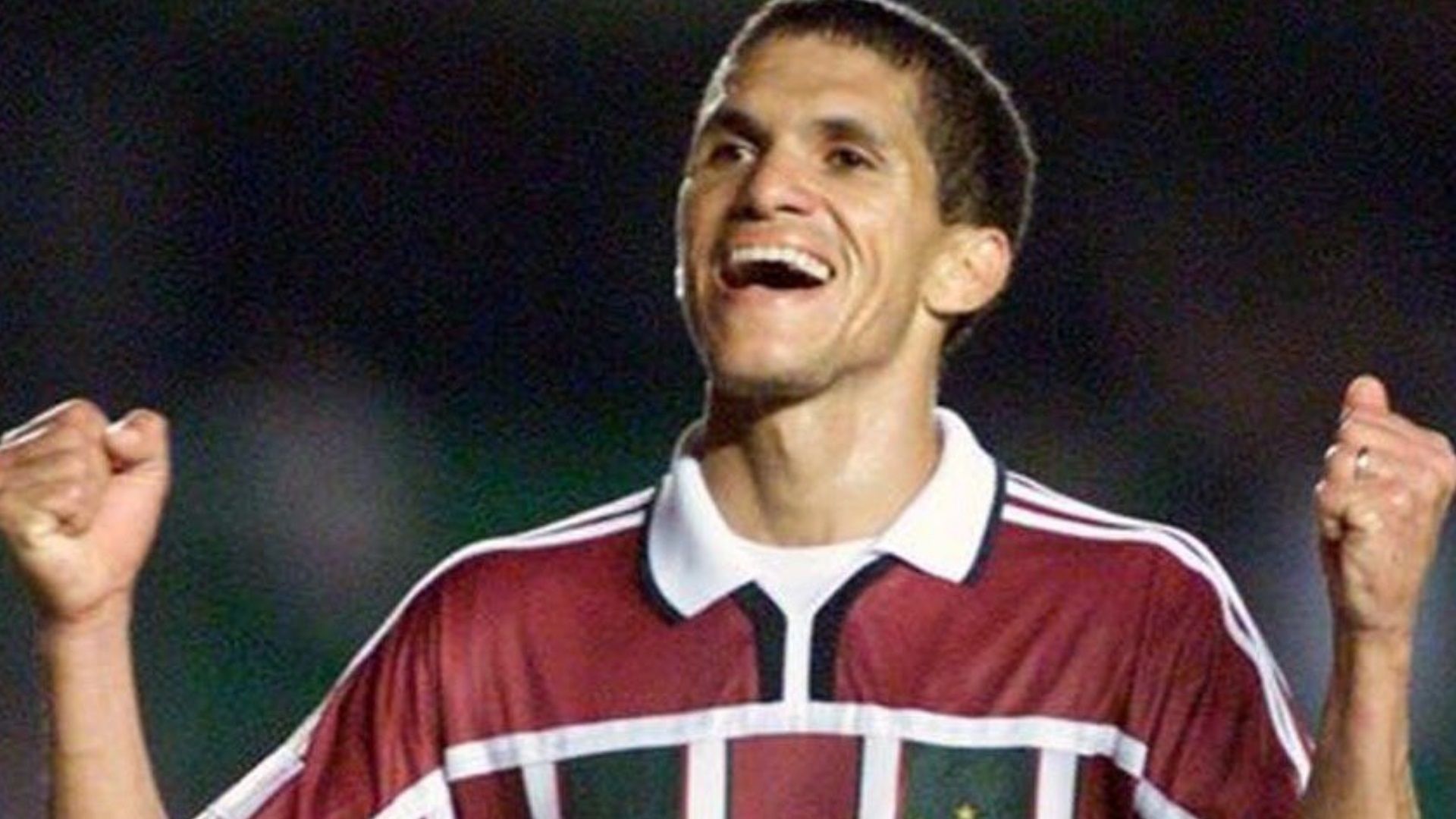 Magno Alves, jogador do Fluminense em ação na temporada 2001