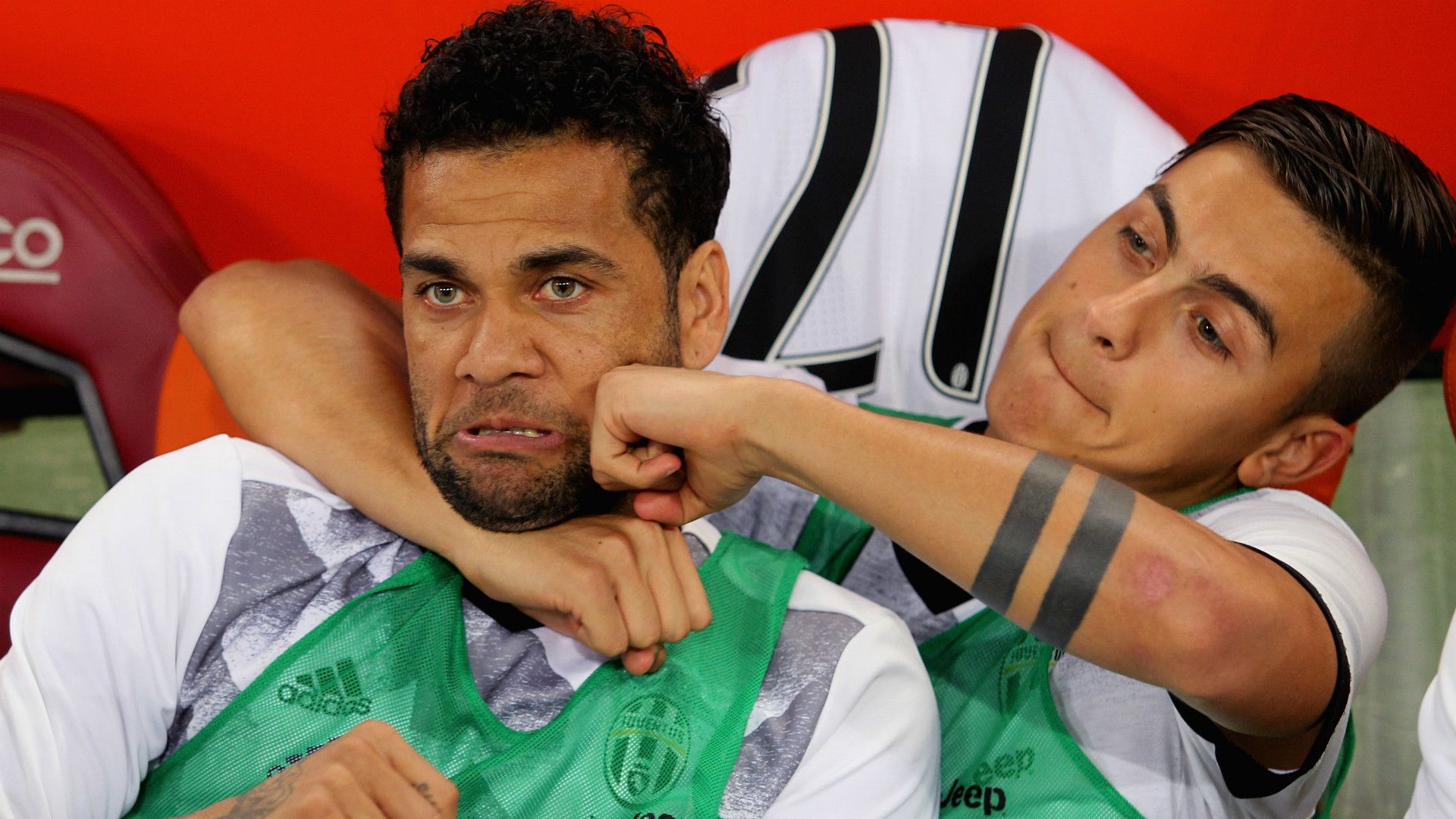 Dani Alves Paulo Dybala Juventus 14052017